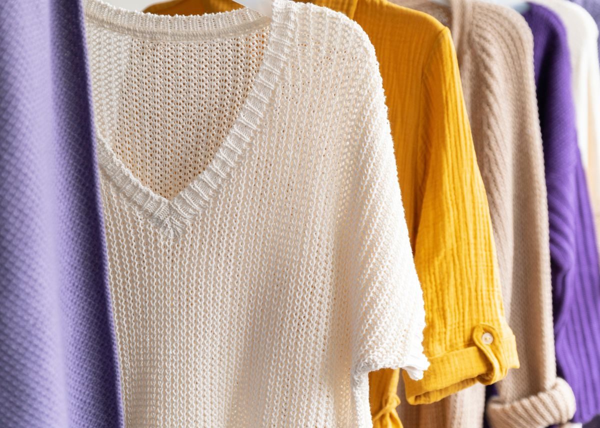 Knit Factory Strickpullover Daisy Strickpullover V-Ausschnitt Grau 36/44 (1-tlg)