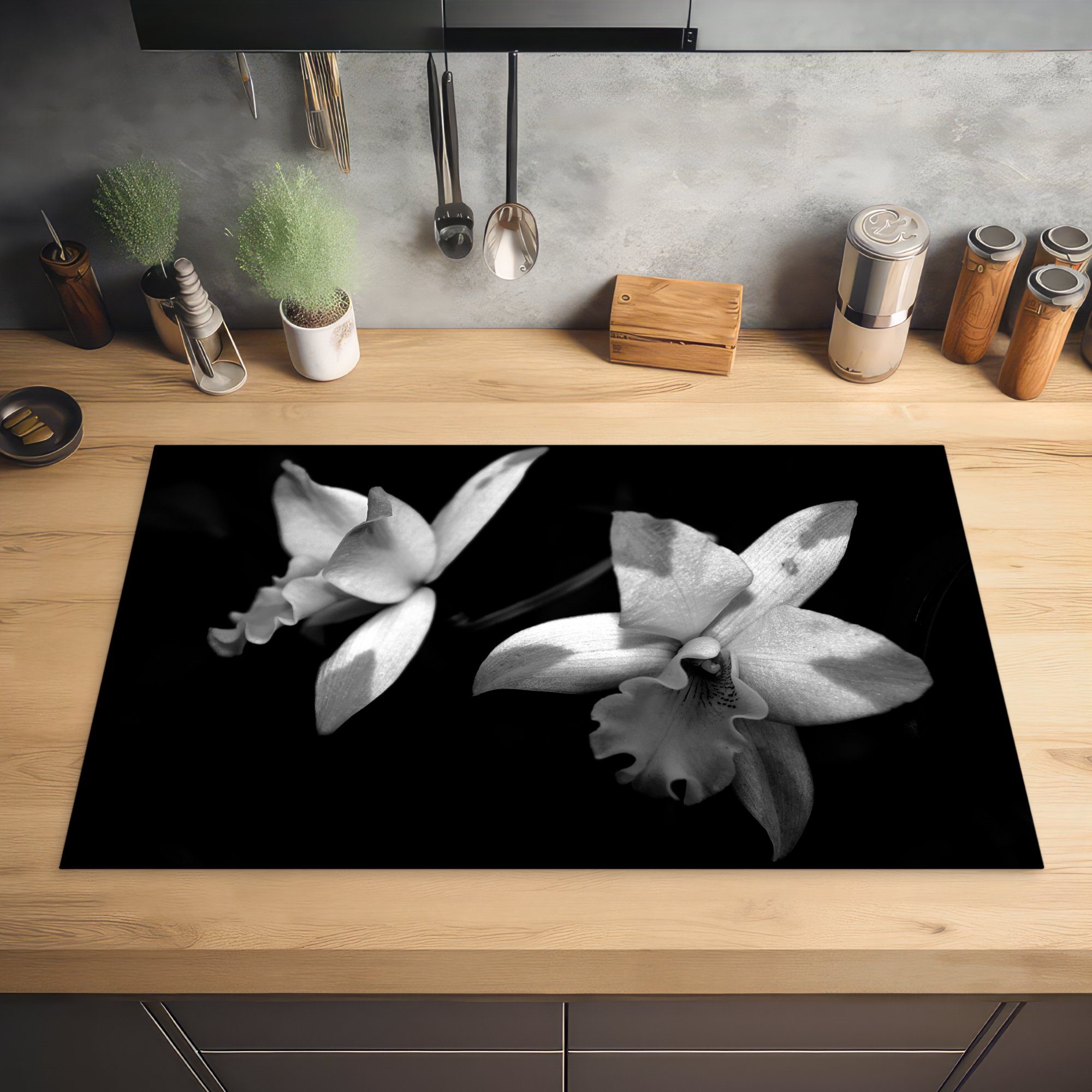 Arbeitsplatte weiß, und Ceranfeldabdeckung, für tlg), Orchideenblüten (1 Zwei schwarz Herdblende-/Abdeckplatte cm, 83x51 küche - MuchoWow Vinyl,