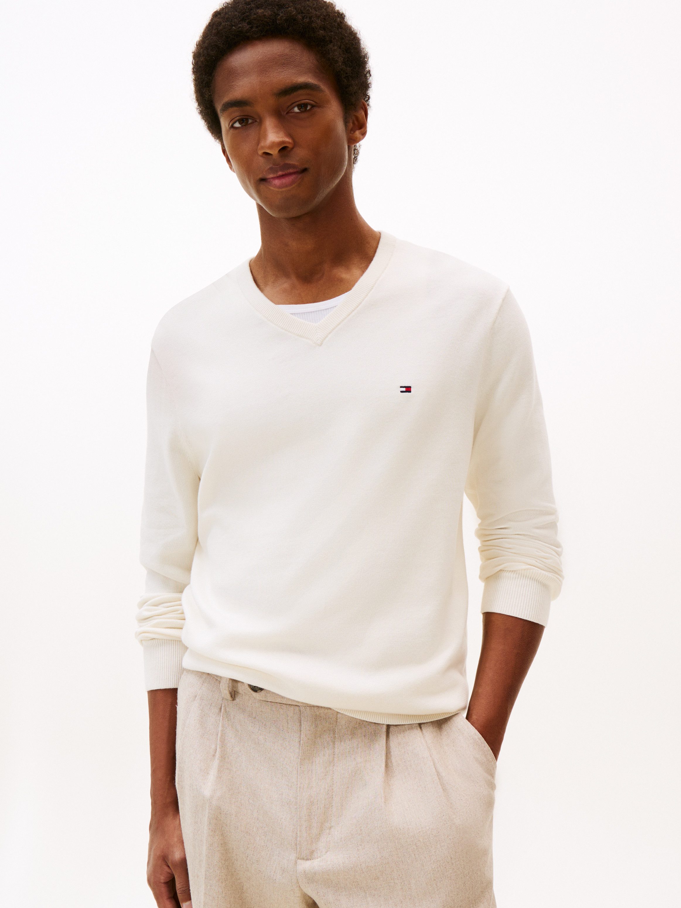 Tommy Hilfiger Strickpullover ESSENTIAL COTTON V NECK mit V-Ausschnitt und Stickerei unifarben, casual, regular fit, Baumwolle, V-Ausschnitt