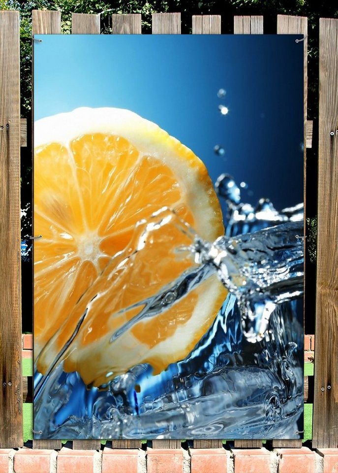 Thumbnail - Wallario Sichtschutzzaunmatten Orange in spritzigem Wasser vor blauem Hintergrund