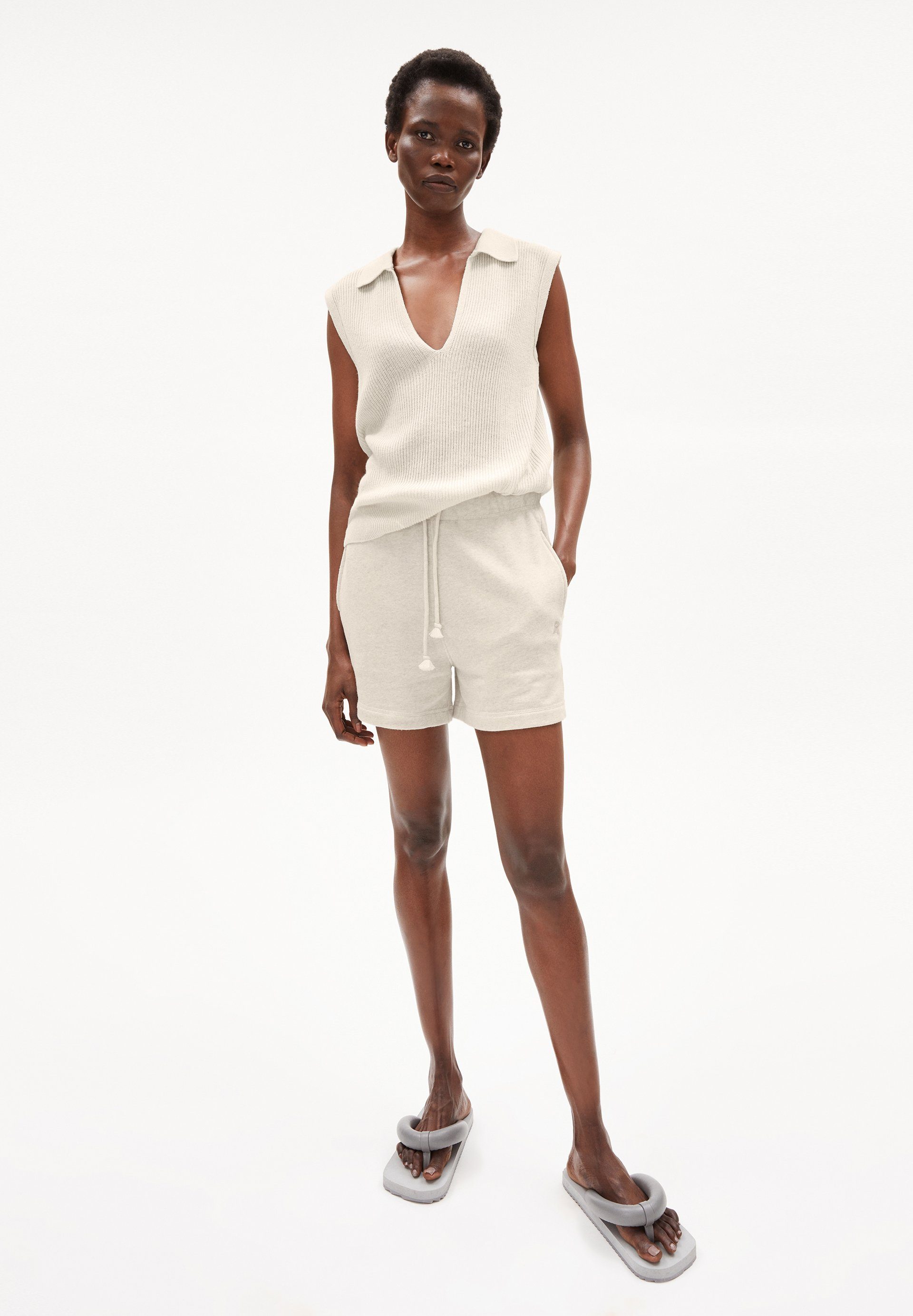 Armedangels Shorts LUZIAANA Damen Shorts aus Bio-Baumwoll Mix (1-tlg)
