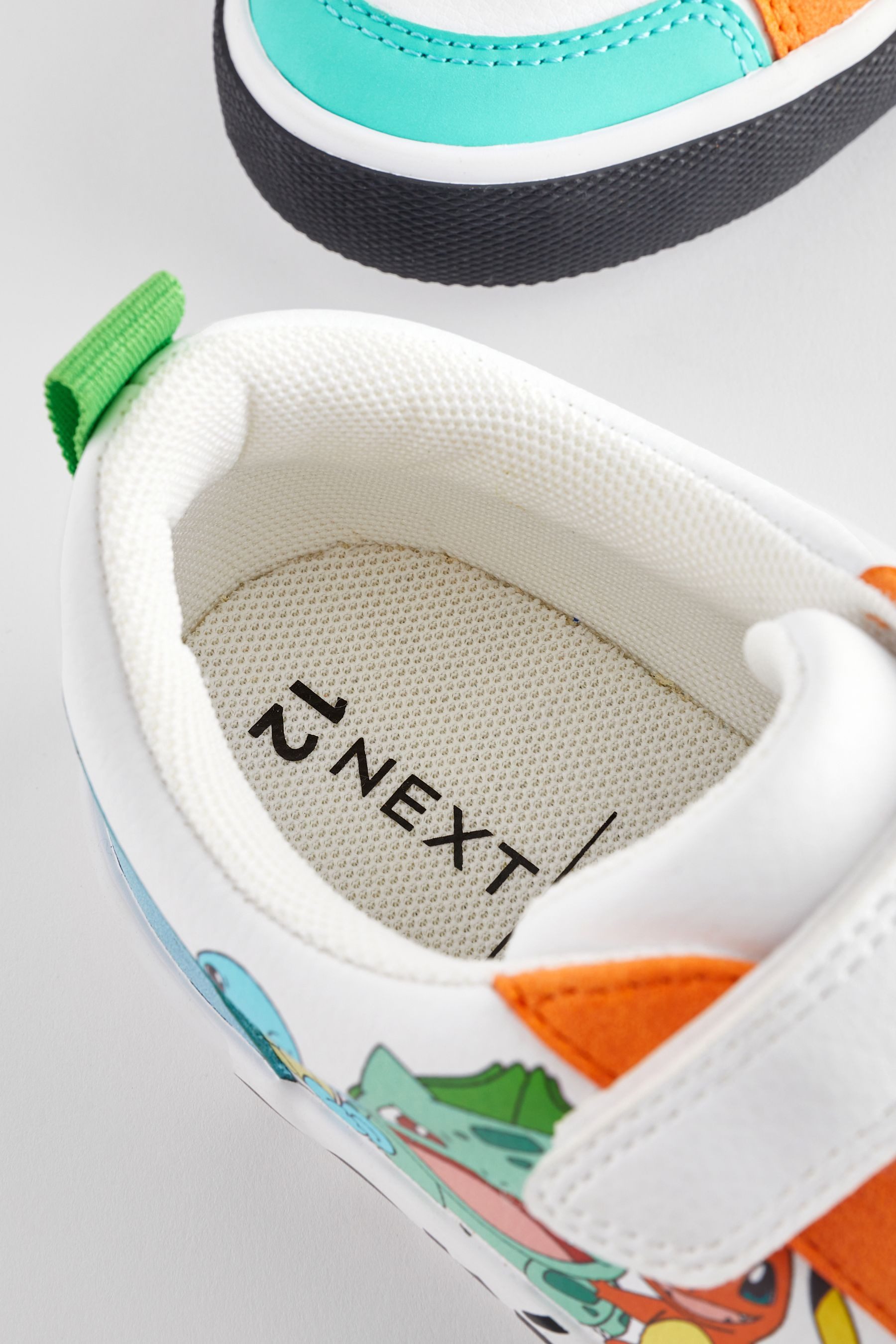 Next Pokemon-Turnschuhe mit elastischen Schnürsenkeln Sneaker (1-tlg)