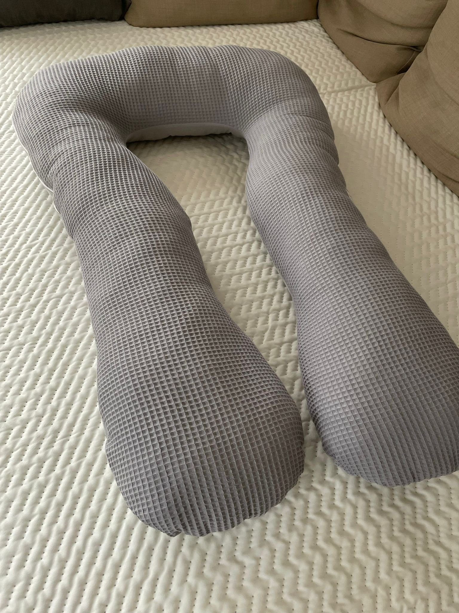 Loolay Stillkissen Schwangerschaftskissen Seitenschläferkissen Stillkissen TYP A 330cm, Attmungsaktive WAFFELPIQUE + GLATT Baumwolle XXXL Lagerungkissen; MUSTER: WAFFEL Grau/ Grau, Stillkissen Kissen für schlafen + Bezug, 100% Europäische Stoffe unf Kleinserien-Nähen!