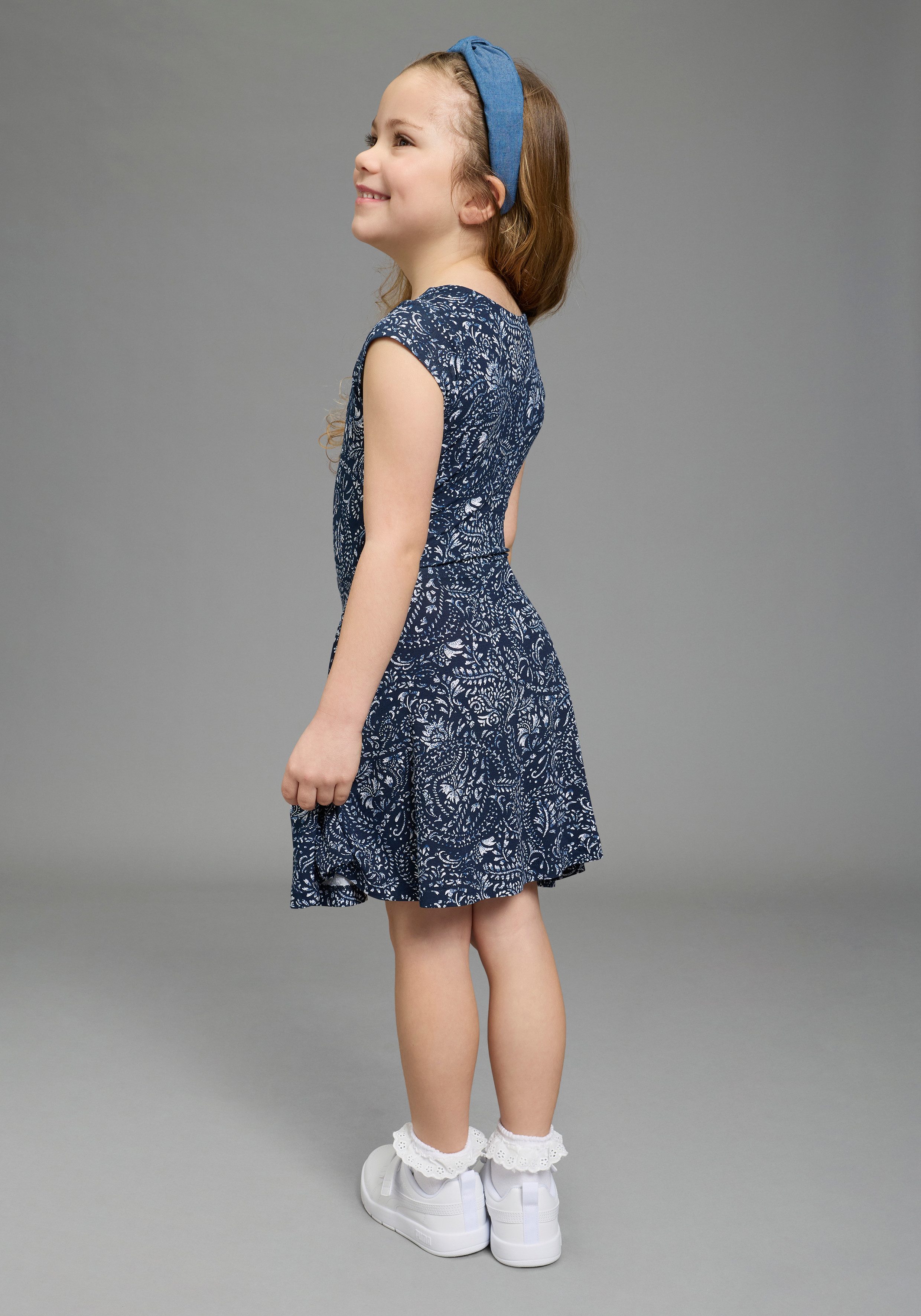 KIDSWORLD Jerseykleid Viskose-Kleid mit Paisley Allover Viskosekleid für Mädchen, mit modischem Druck, bequeme Passform