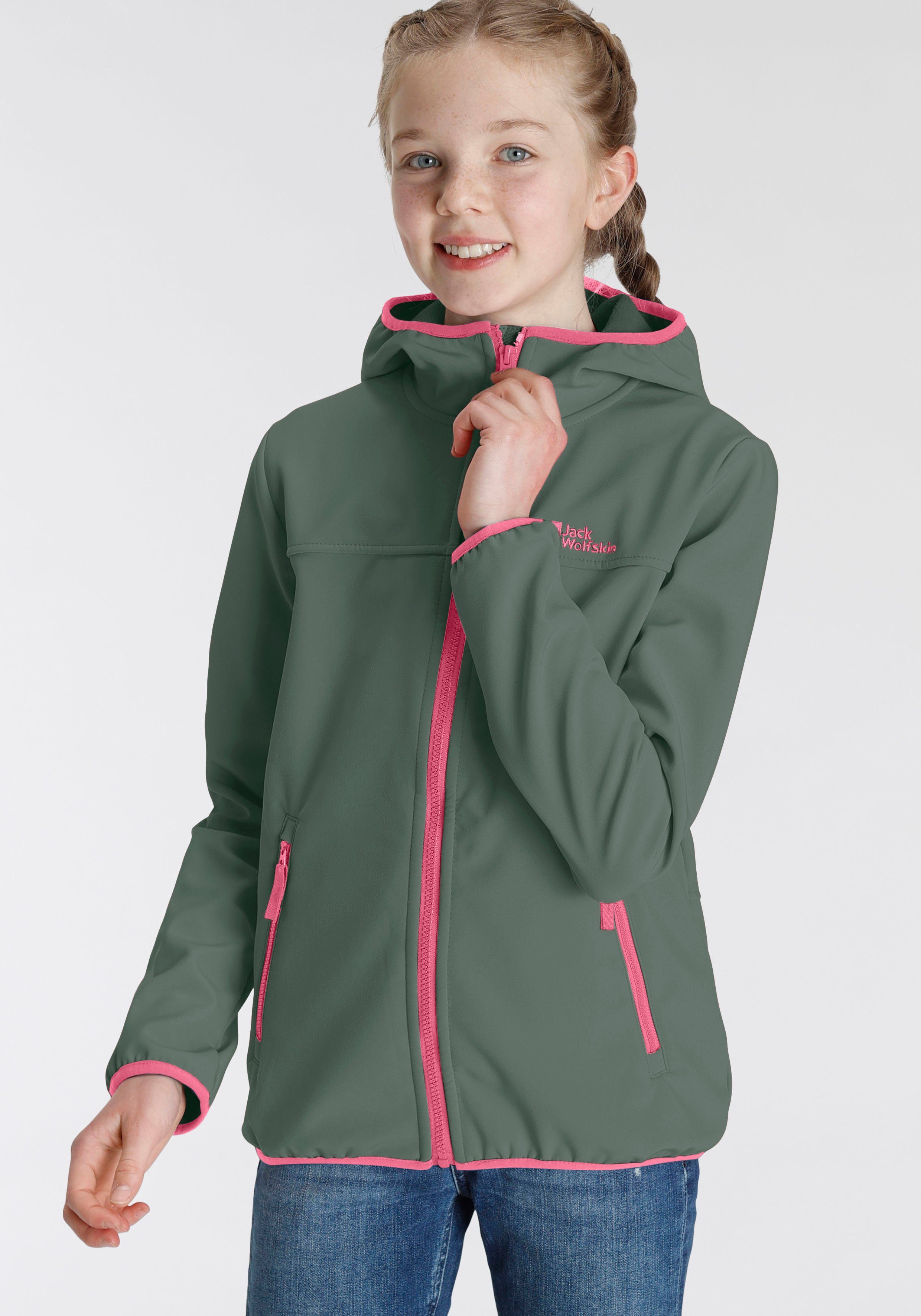 Jack Wolfskin Softshelljacke FOURWINDS JACKET KIDS mit farblich abgesetzten Details hedge green