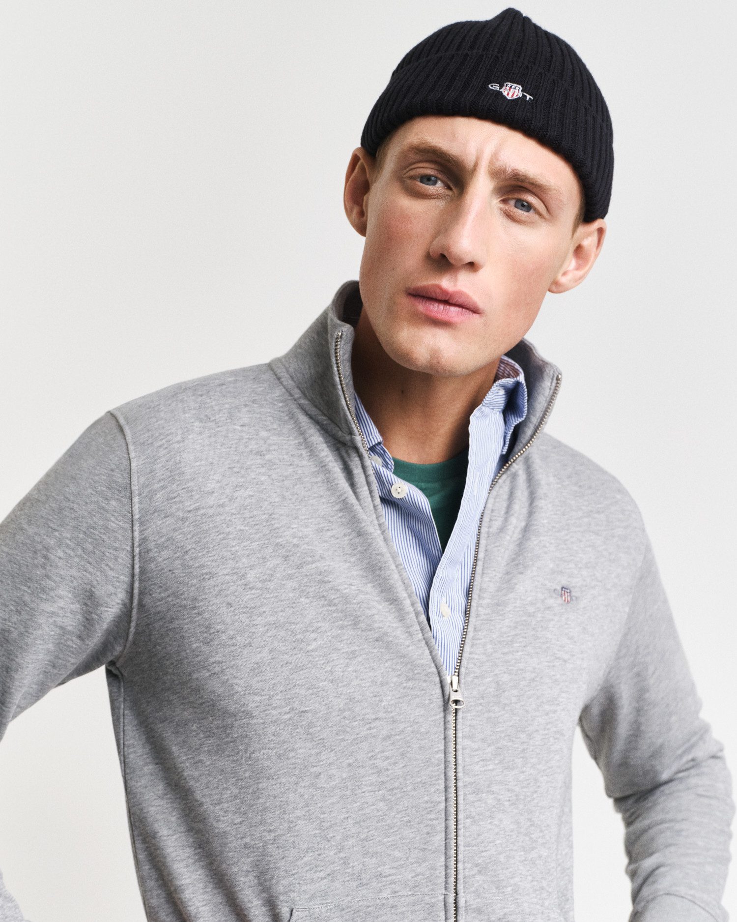 Gant Sweatjacke REG SHIELD FULL ZIP SWEAT mit Logostickerei auf der Brust