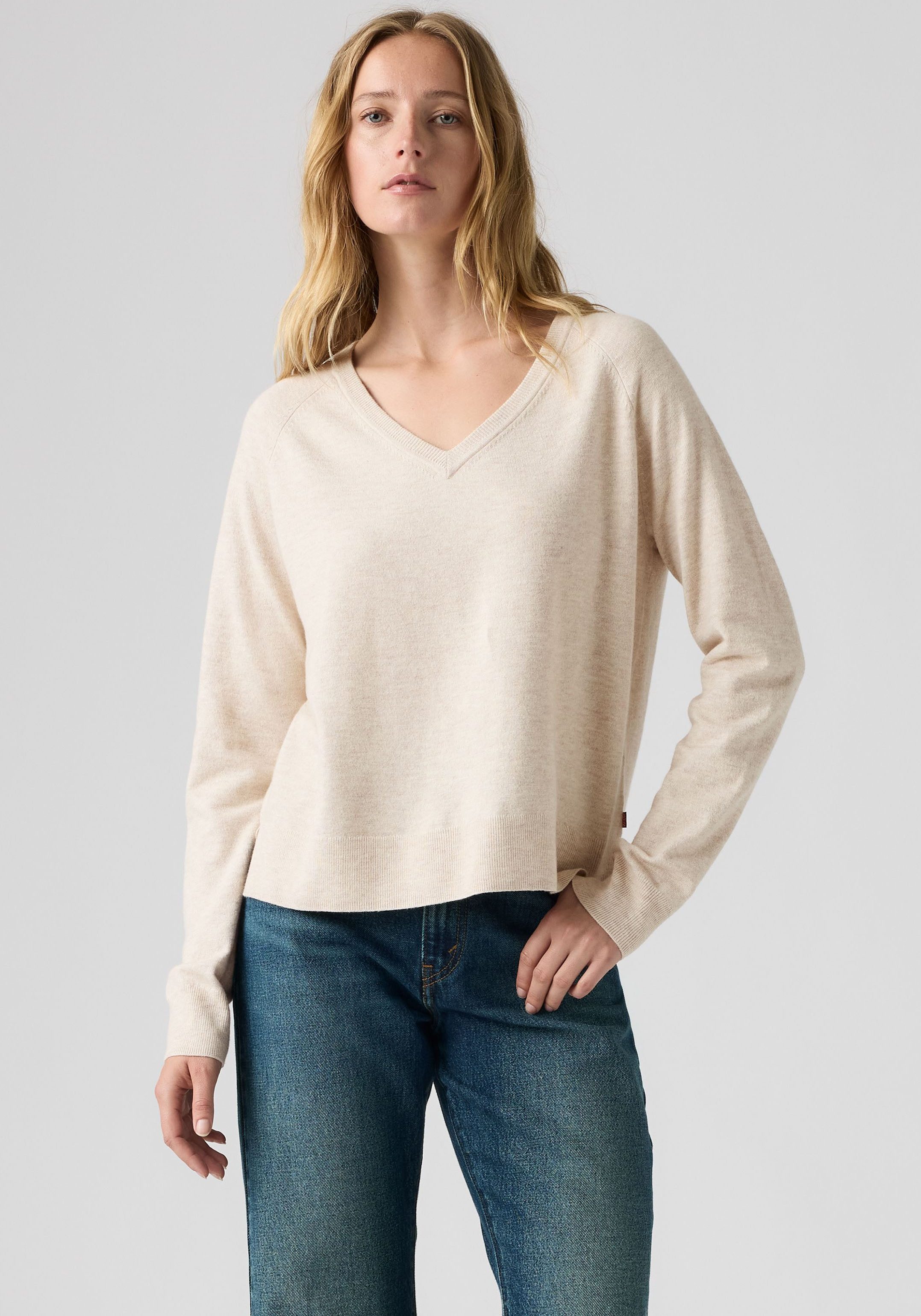 Levi's® V-Ausschnitt-Pullover SUPER SOFT VNECK PULLOVER im Bund beidseitig mit kurzem Schlitz