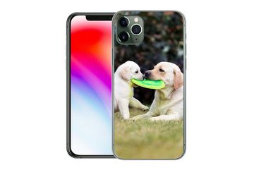 MuchoWow Handyhülle Hund mit seinem Welpen und einem Frisbee, Handyhülle Apple iPhone 11 Pro Max, Smartphone-Bumper, Print, Handy