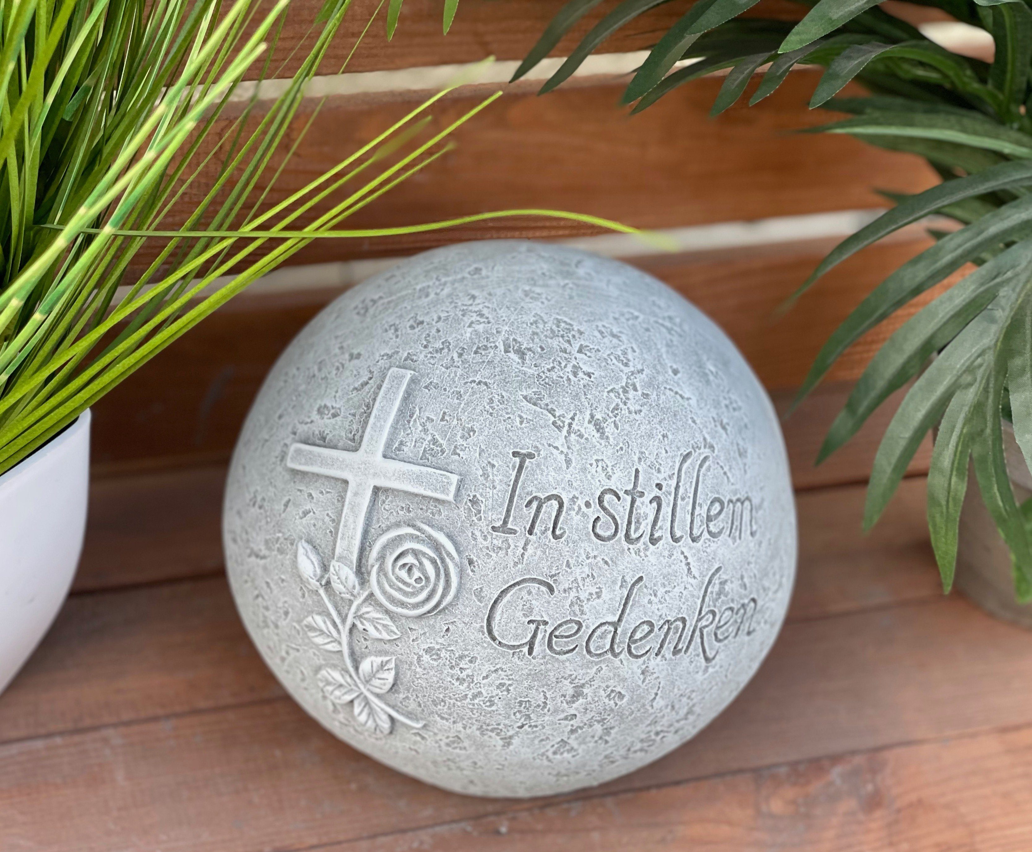 Stone and Style Gartenfigur Frostfeste Grabkugel "In stillem Gedenken" massiv – Bild 5 von 5