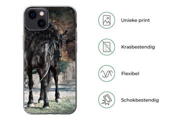 MuchoWow Handyhülle Pferde - Friese - Halter, Handyhülle Apple iPhone 13, Smartphone-Bumper, Print, Handy