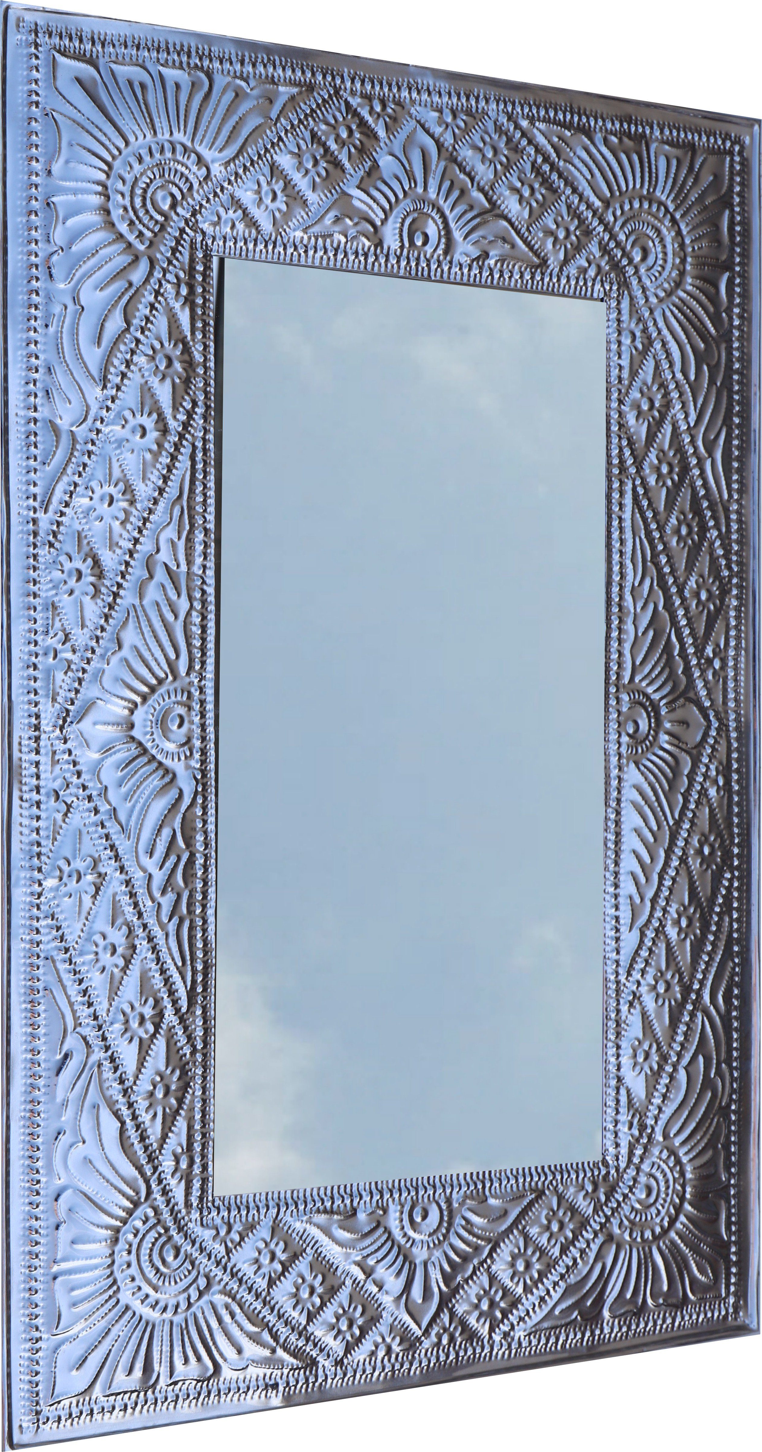 Spiegel Dekospiegel mit aus Aluminium.. Rahmen handgeprägtem Guru-Shop