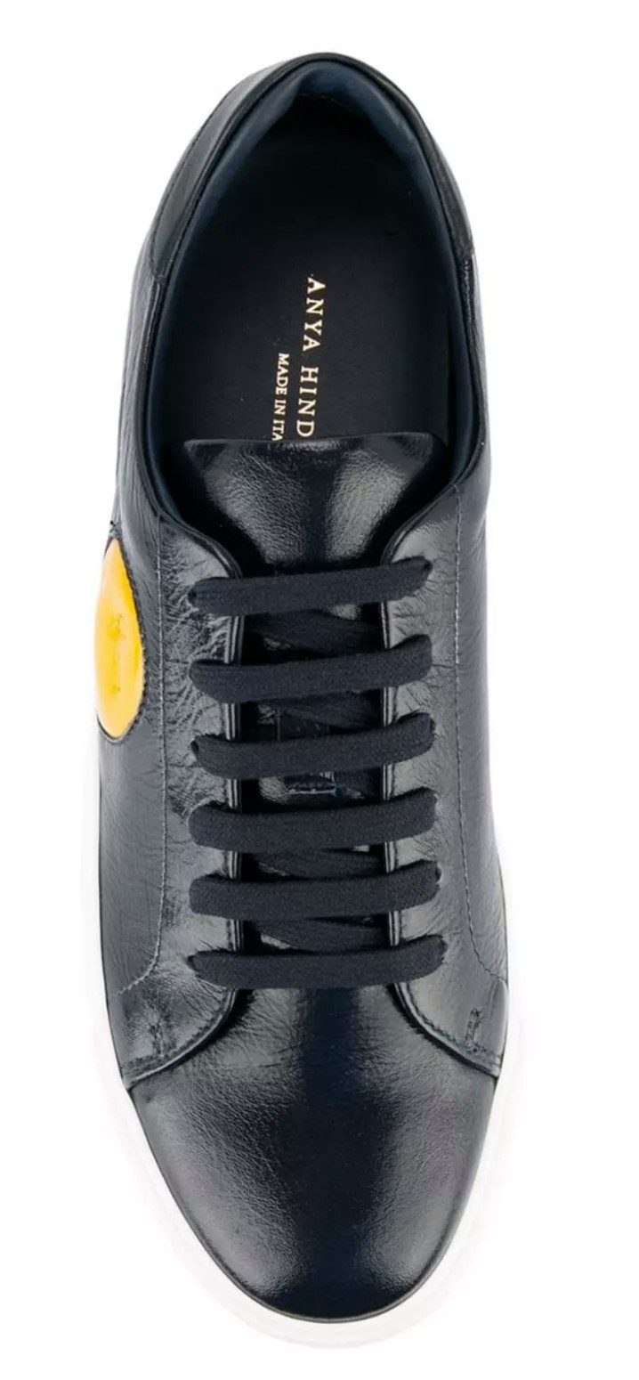 Anya Hindmarch Chubby Wink Lackleder Взуття Made in Italy Sneaker Smiley-Patch (hochglänzend) als Hingucker seitlich