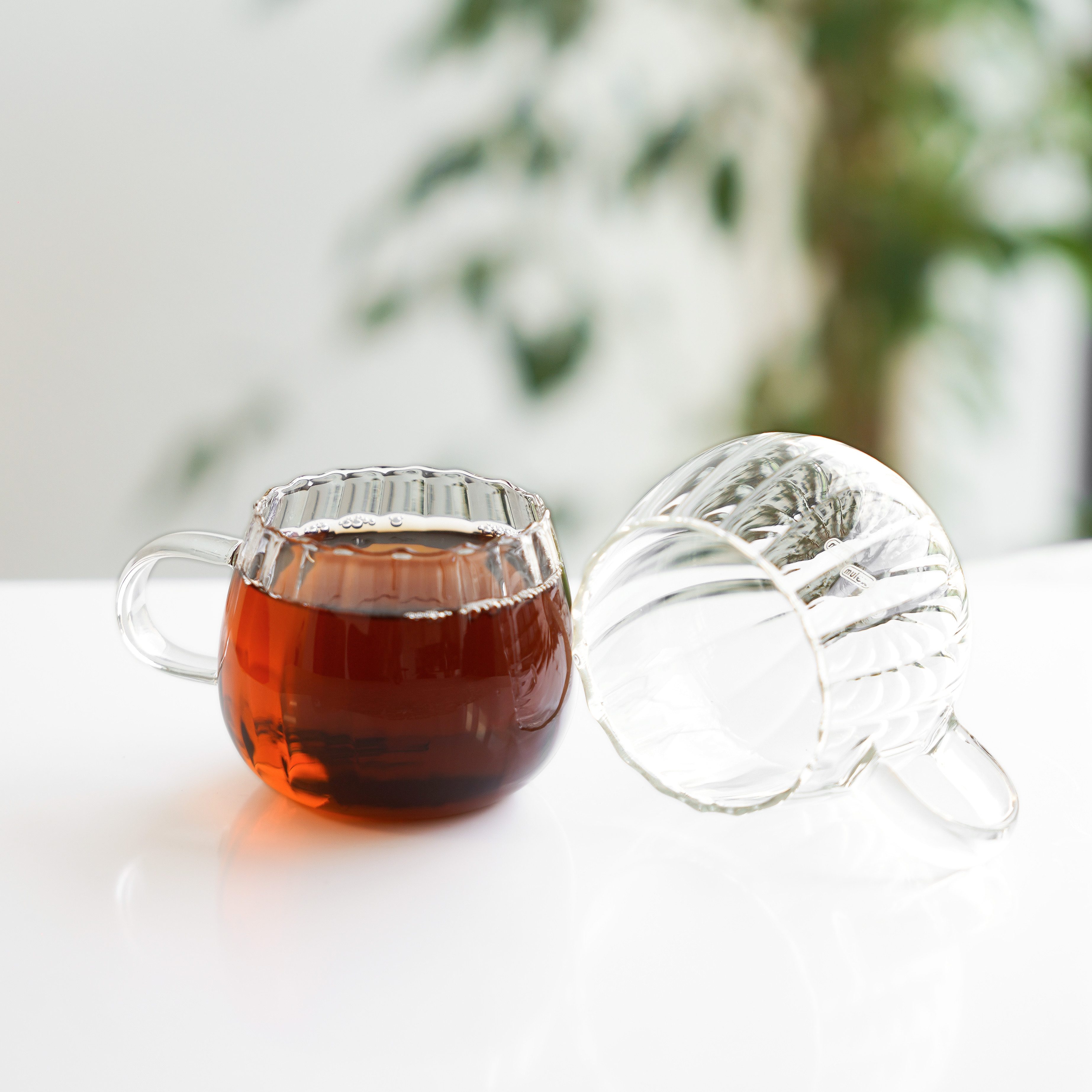 Mulex Gläser-Set mit Henkel 250 ml - Hitzebeständiges Glas mit Riffle-Design, 4-tlg., Glas