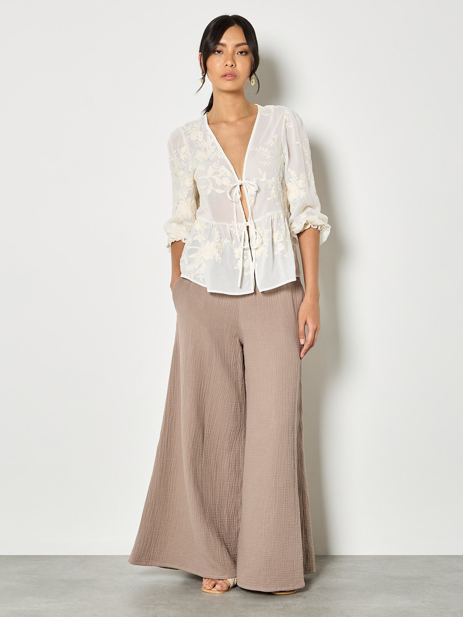 Apricot Rüschenbluse Besticktes Chiffon-Oberteil mit Blumenmuster Stickerei günstig online kaufen