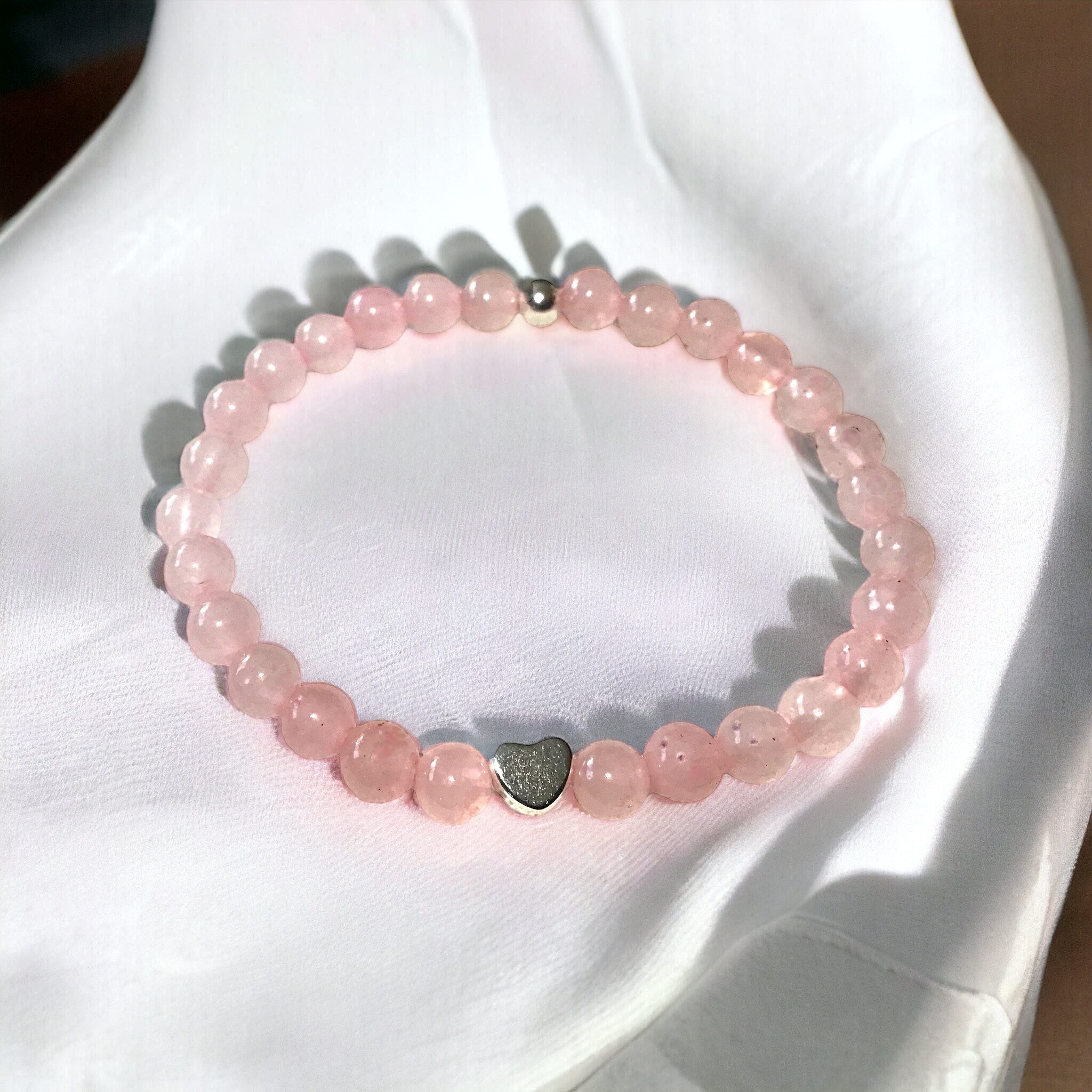 Steinfixx® Perlenarmband Echtes Rosenquarz Perlenarmband mit 925 Silberperle (aus Liebe zur Natur, mit versilbertem Herzchen), Handarbeit aus Bayern