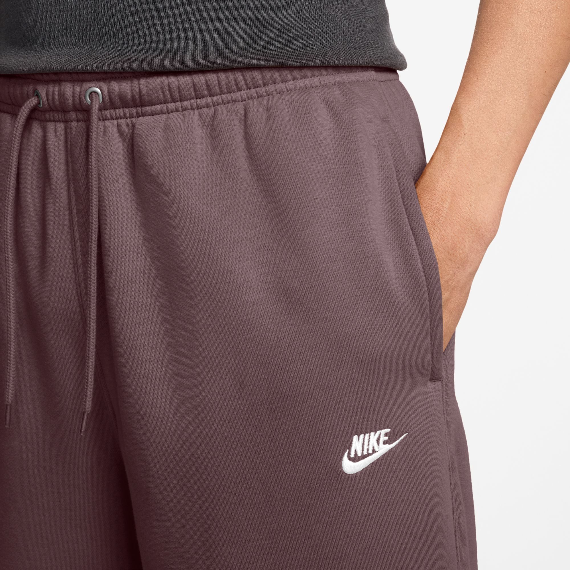 Nike Sportswear Sporthose M NK CLUB BB OH PANT mit Eingrifftaschen und Gesäßtasche, aus Baumwollmischung