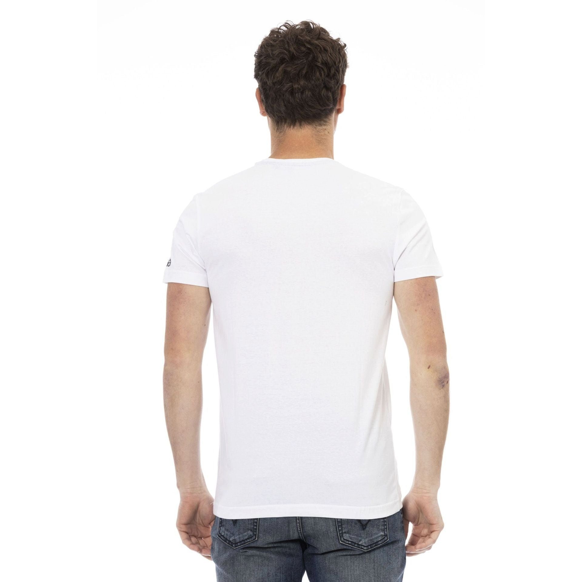Trussardi sich durch T-Shirt eine Es Action das das aus, verleiht zeichnet Note stilvolle Weiß T-Shirts, Logo-Muster aber Trussardi subtile,