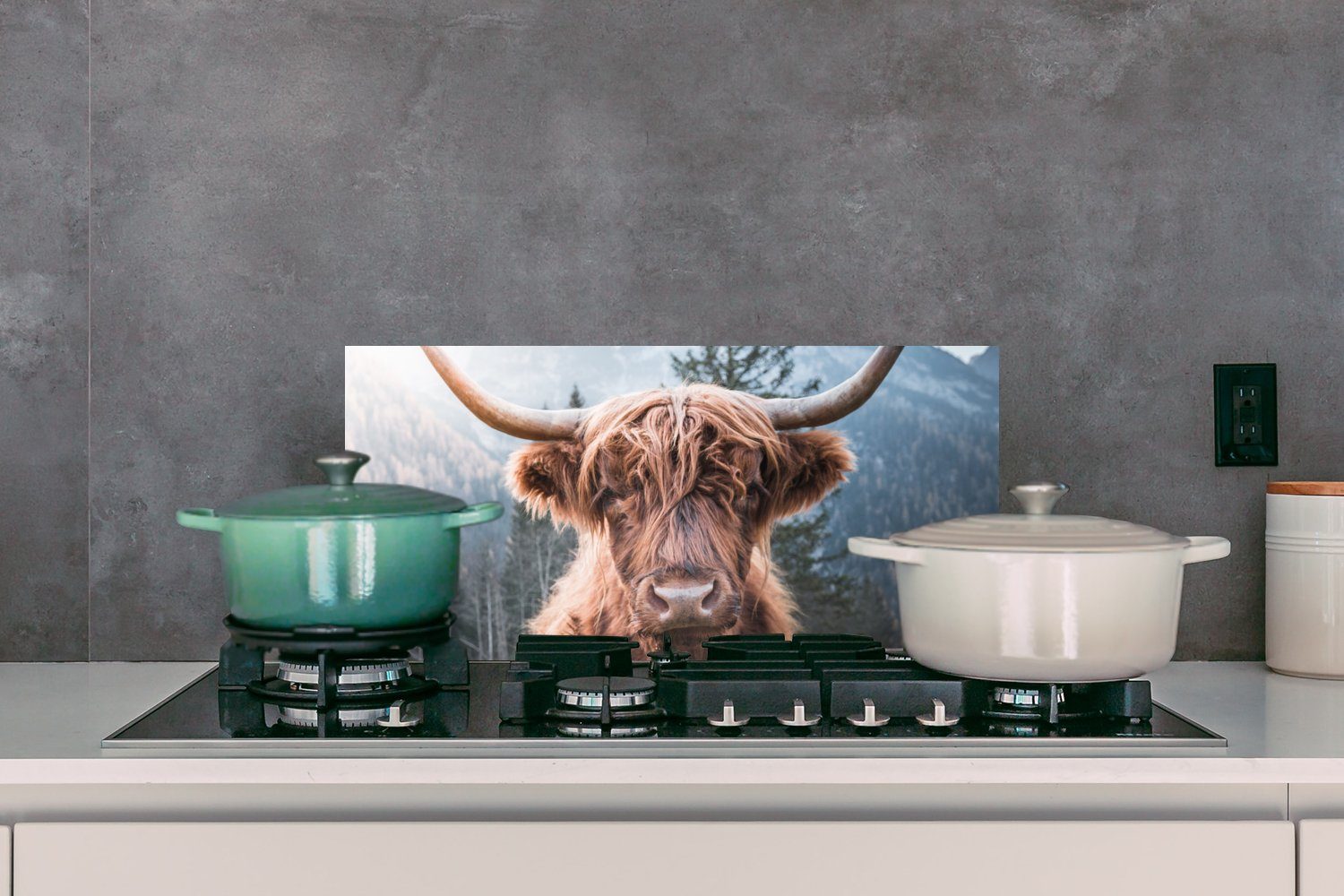 Kuh für Tiere - - Berg Schmutzflecken MuchoWow (1-tlg), Küchenrückwand Fett Küchen 60x30 Wandschutz, gegen Hochländer - Natur, und - cm, Schottischer