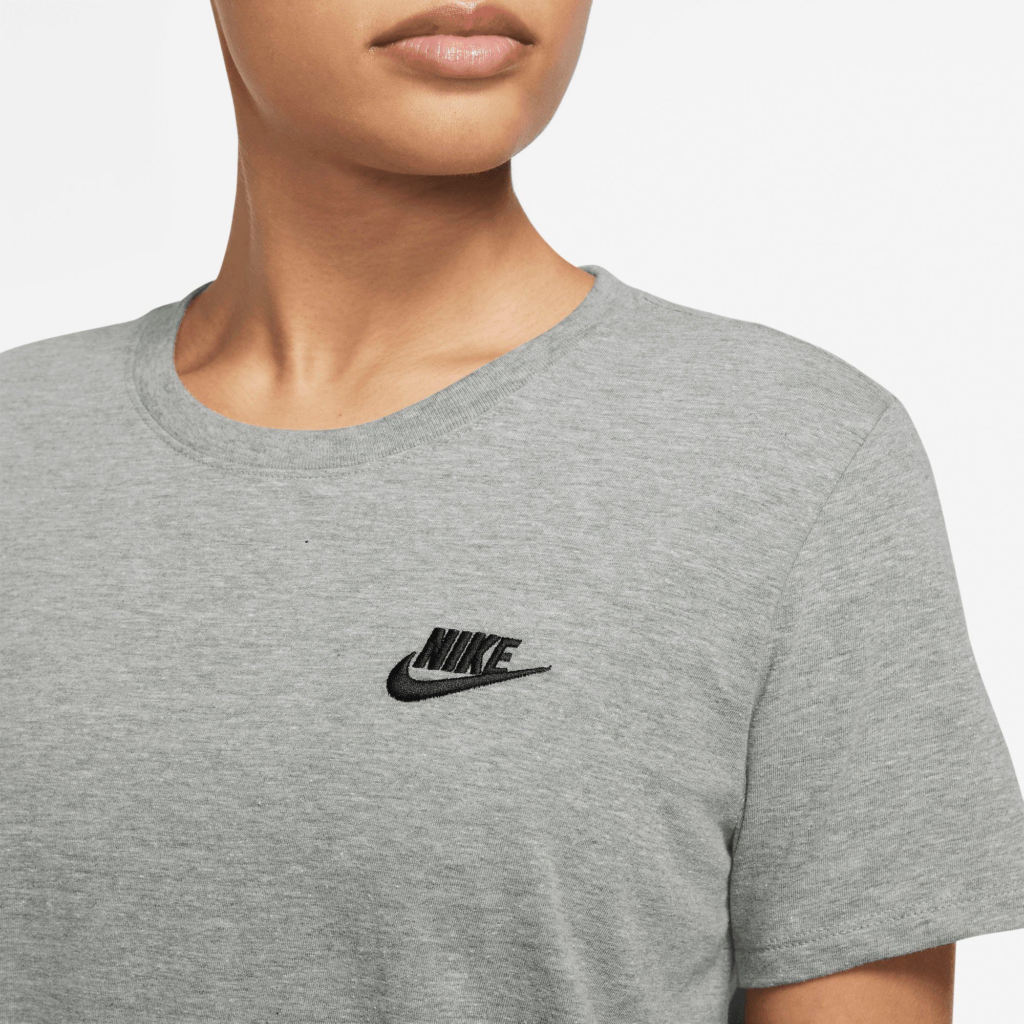 Nike Sportswear T-Shirt W NSW CLUB SS TEE etwas weiterer Schnitt, kürzere Länge, mit leicht abgerundetem Saum