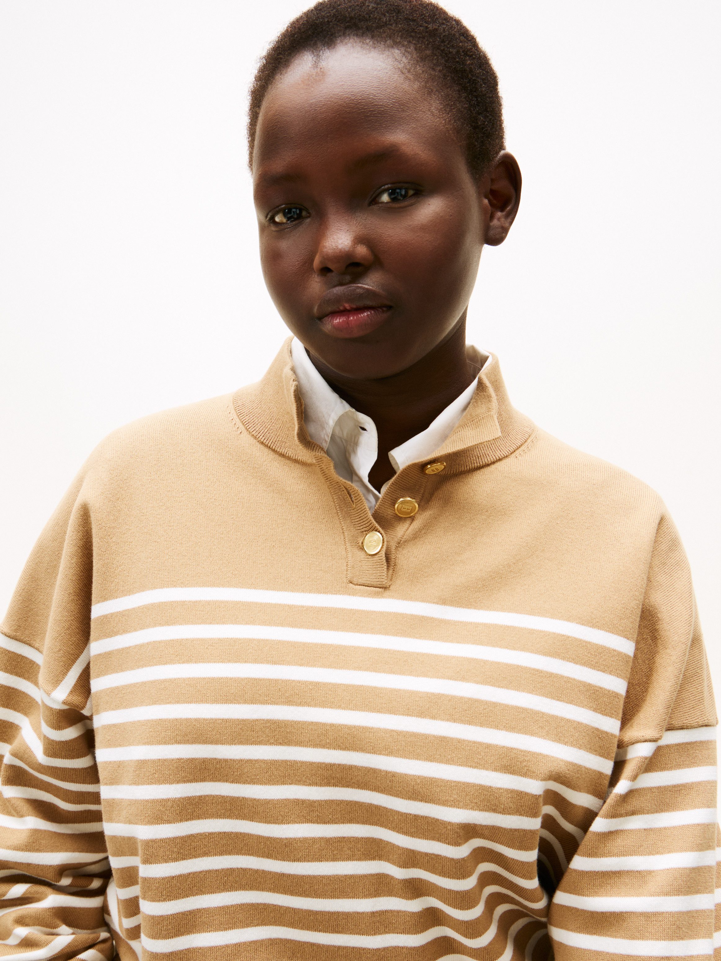 Tommy Hilfiger Curve Stehkragenpullover CRV CO JERSEY GOLD BTN MK-NK SWT in günstig online kaufen