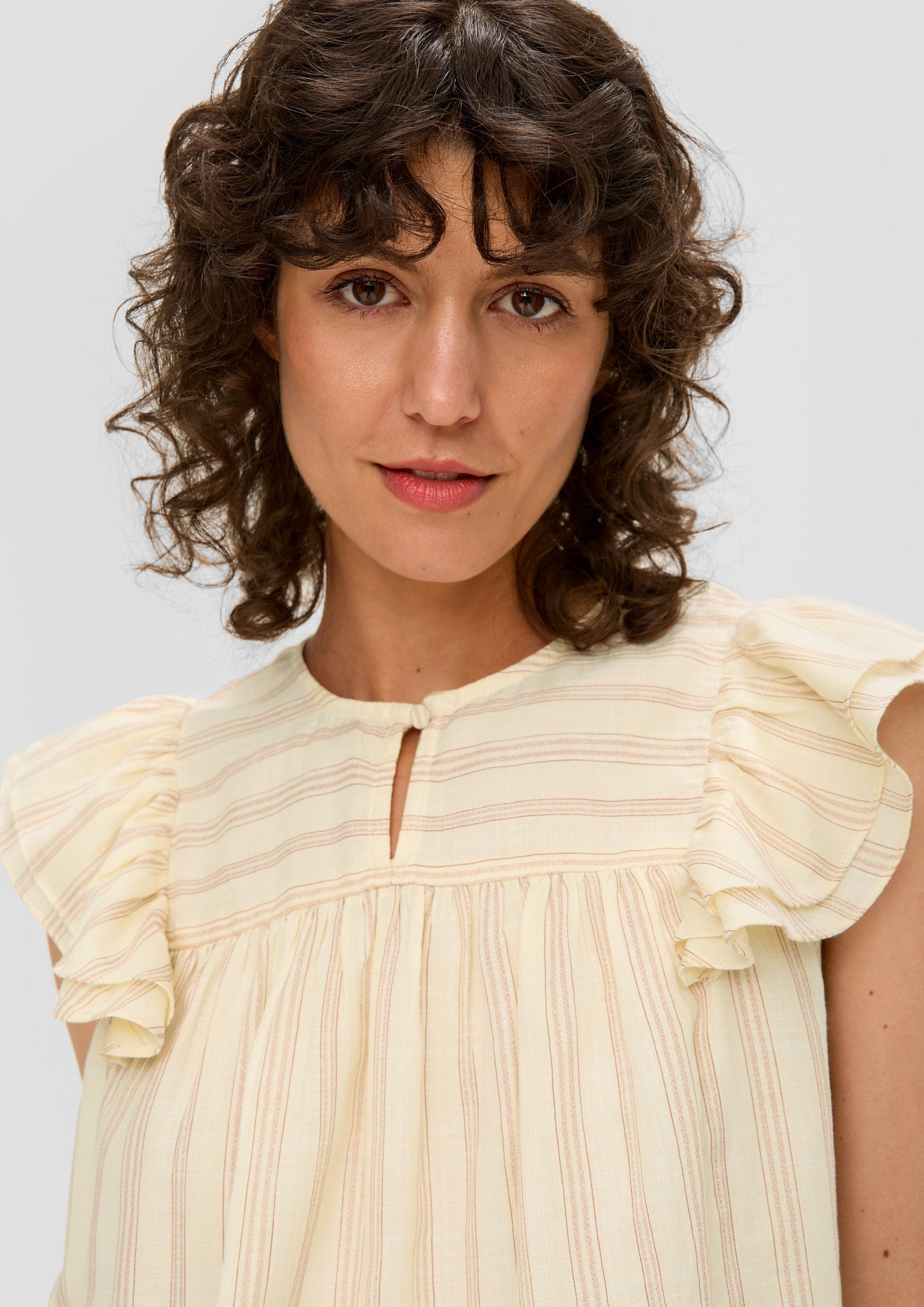 s.Oliver Blusentop Bluse Gemusterte Bluse im Relaxed Fit mit Rüschen-Details