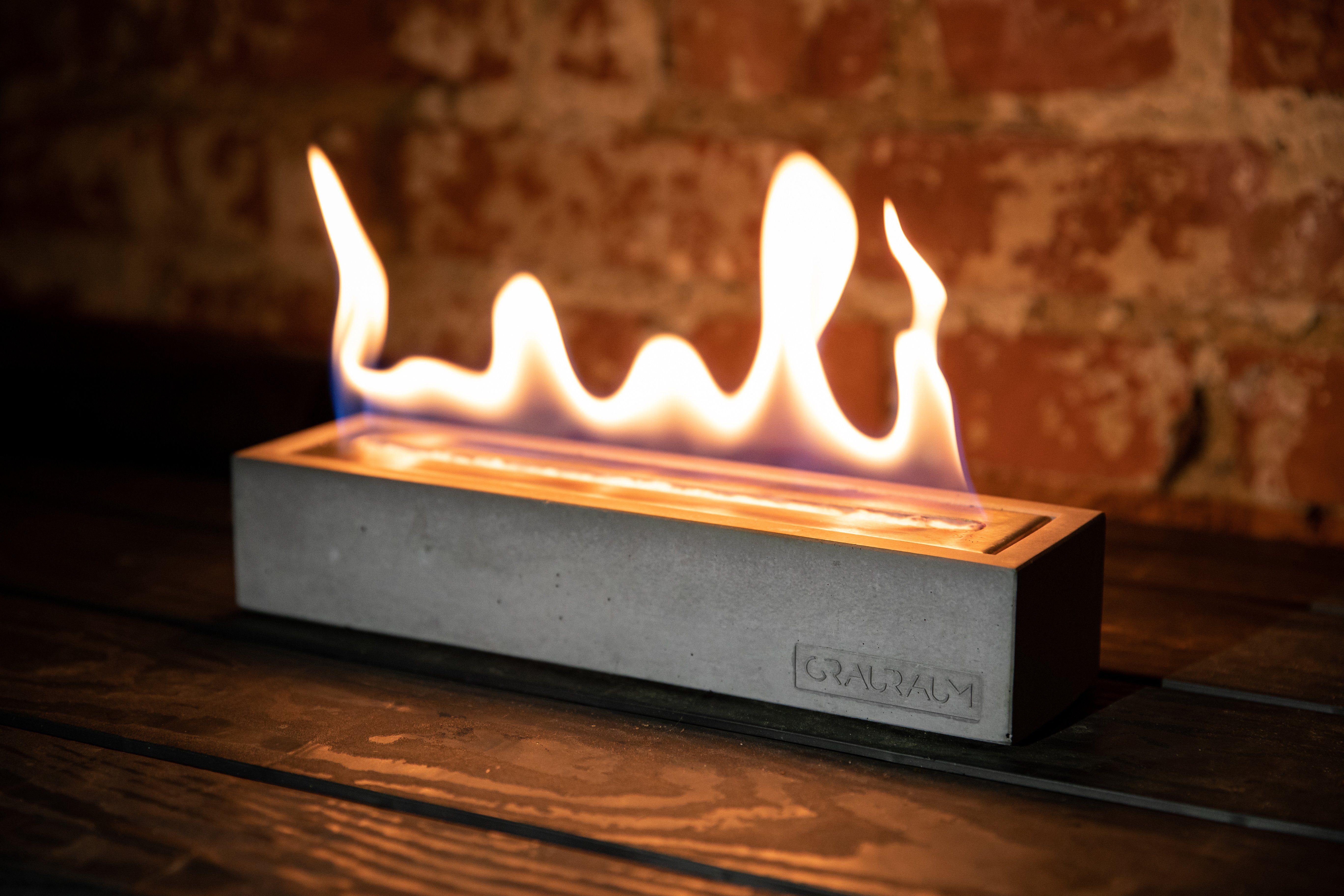 GRAURAUM Tischfeuer 'Theo' Ethanol Tischkamin (30cm), Tischfeurstelle, Dekokamin, Betonsockel