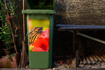 MuchoWow Wandsticker Blumen - Schmetterlinge - Monarch (1 St), Mülleimer-aufkleber, Mülltonne, Sticker, Container, Abfalbehälter