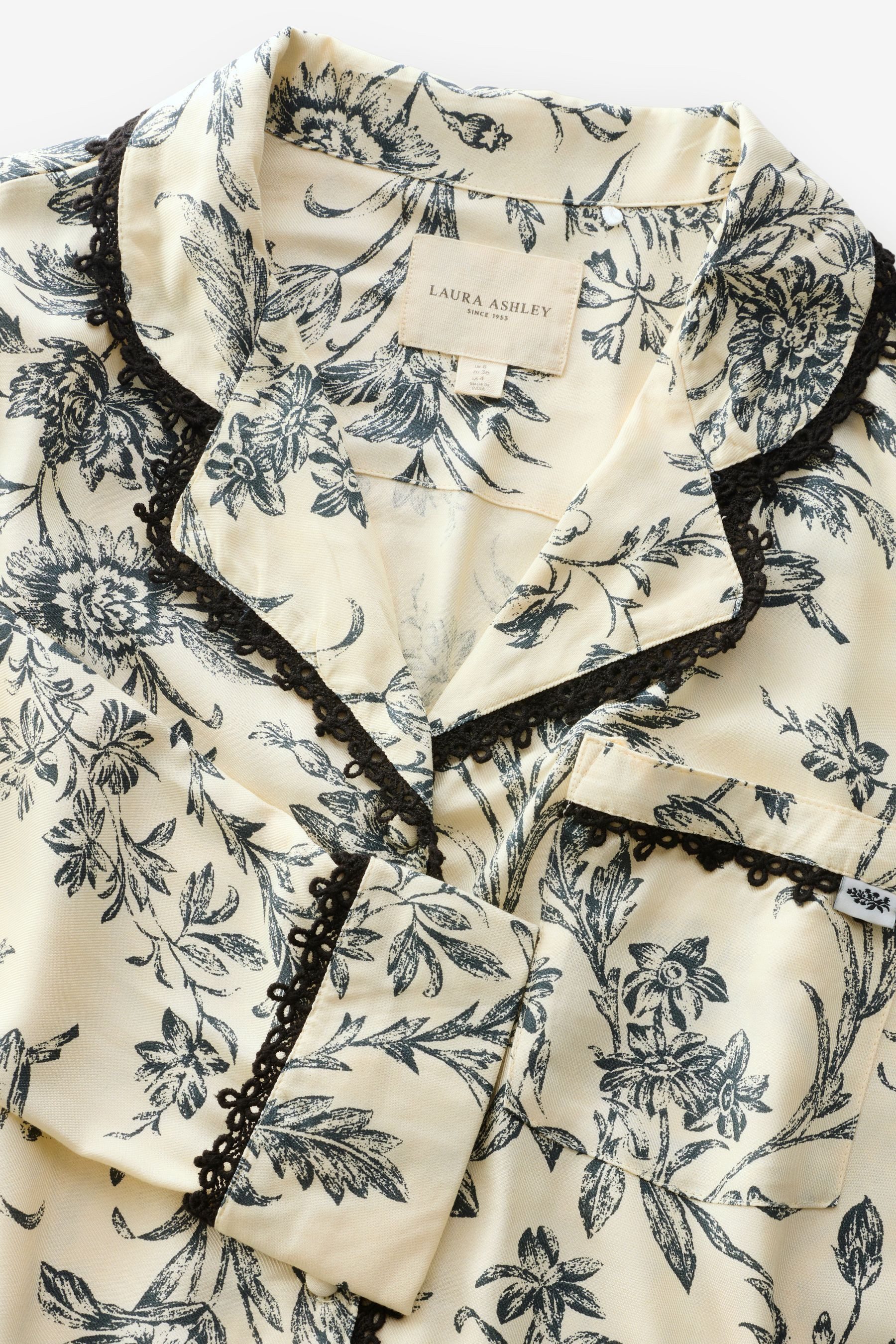LAURA ASHLEY Pyjama Laura Ashley Viskose-Schlafanzug mit Knopfleiste (2 tlg) – Bild 5 von 5