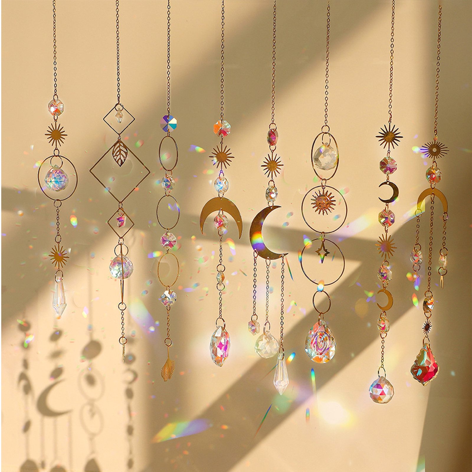 MOPUEA Windspiel 8er Sonnenfänger Kristall Regenbogen Fensterdeko Windspiele (Dekorations-Set, 8 St., 8 Kristall Sonnenfänger mit Sonne, Mond und Stern Motiven), Regenbogeneffekt, funkelnd, dekorativ, vielseitig, handlich