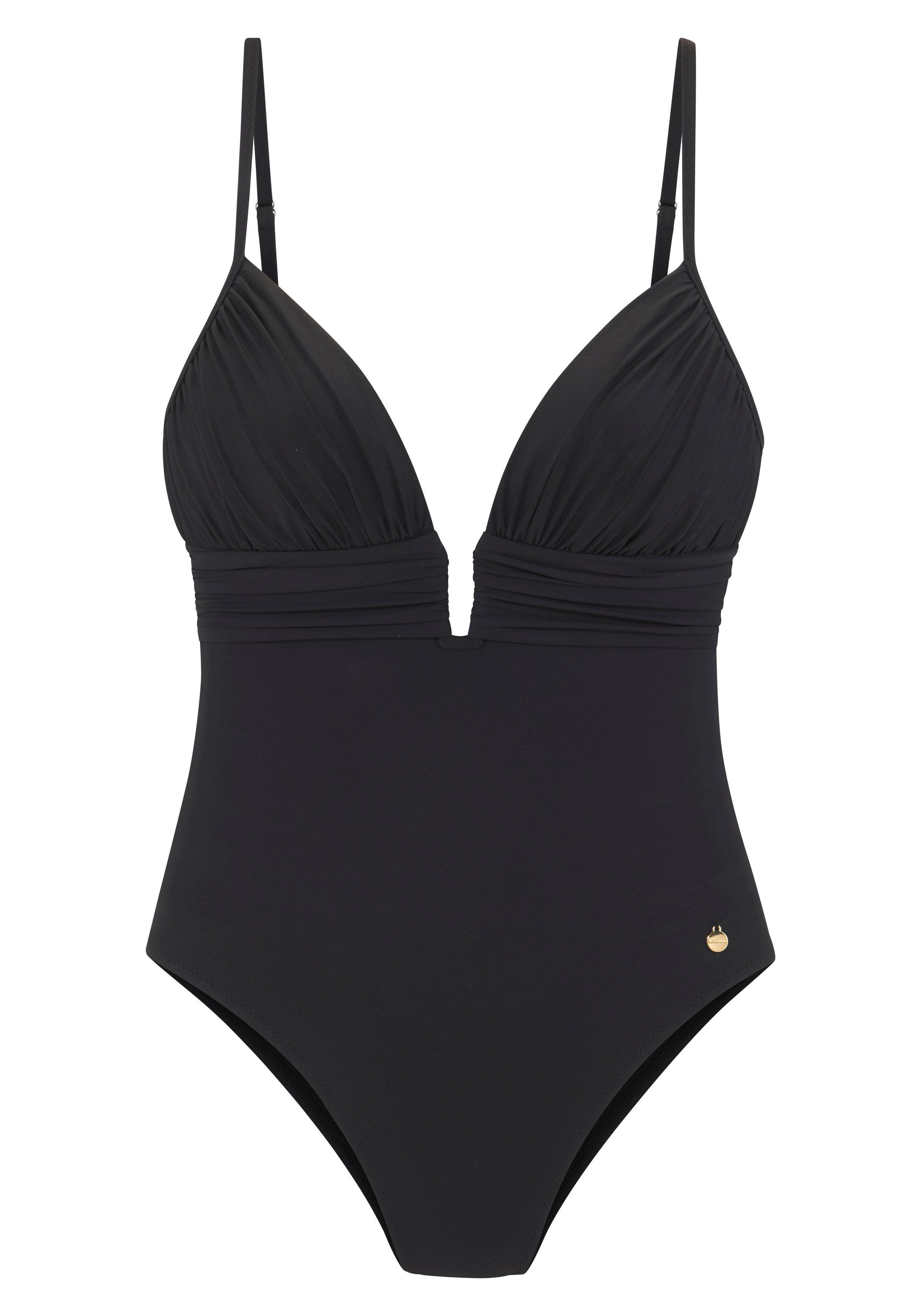 LASCANA mit modischer Zierschnalle. € 69,99