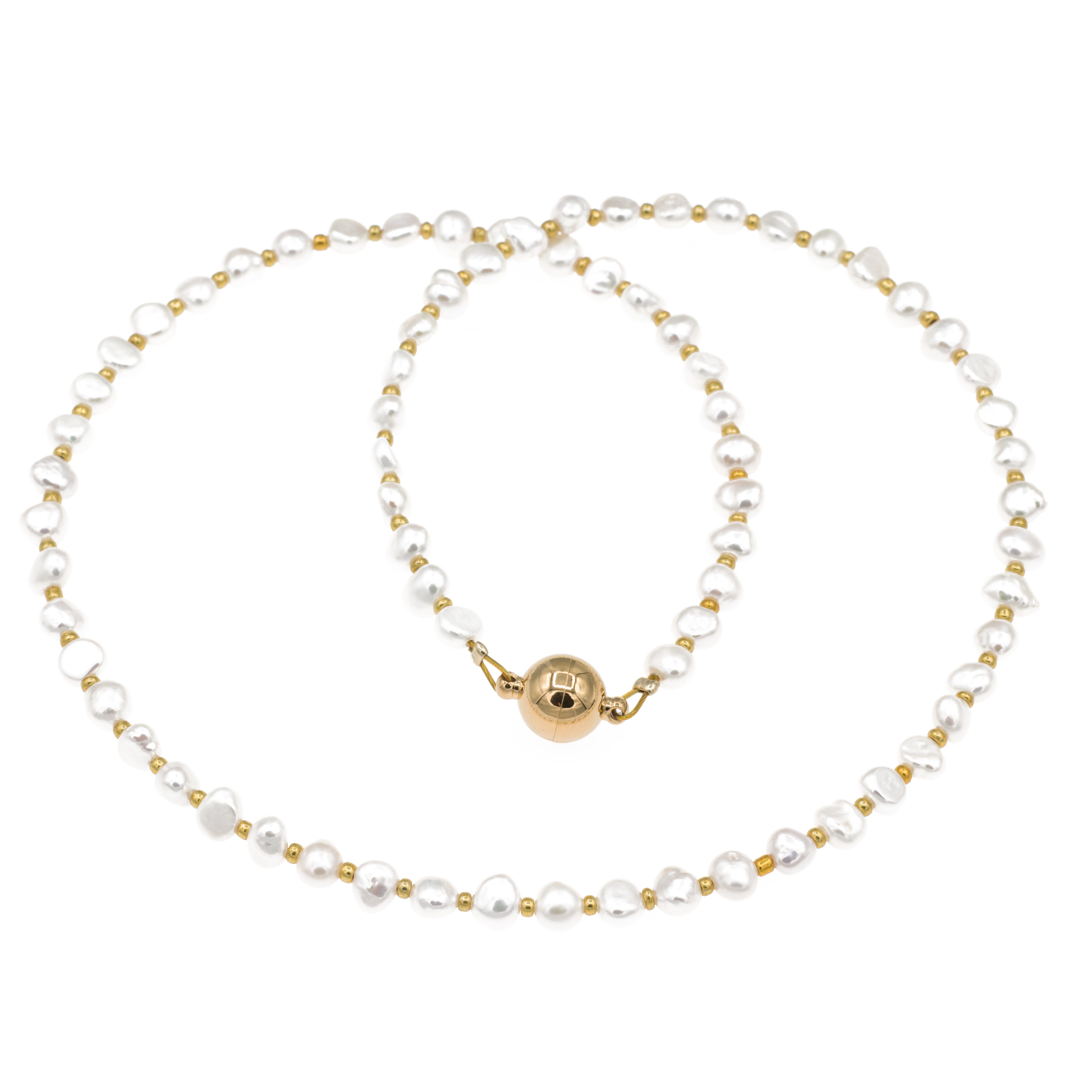 Bella Carina Perlenkette Kette mit hellen Süßwasser Perlen und goldfarbene Glasperlen