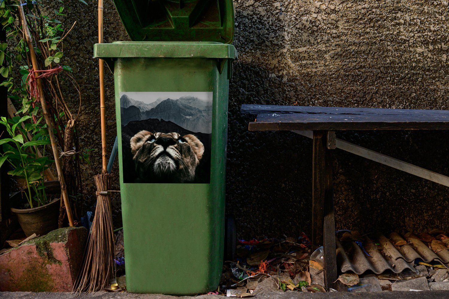 Abfalbehälter - Berg MuchoWow - Container, St), Mülleimer-aufkleber, Tiere (1 Tiger Sticker, Wandsticker Mülltonne,