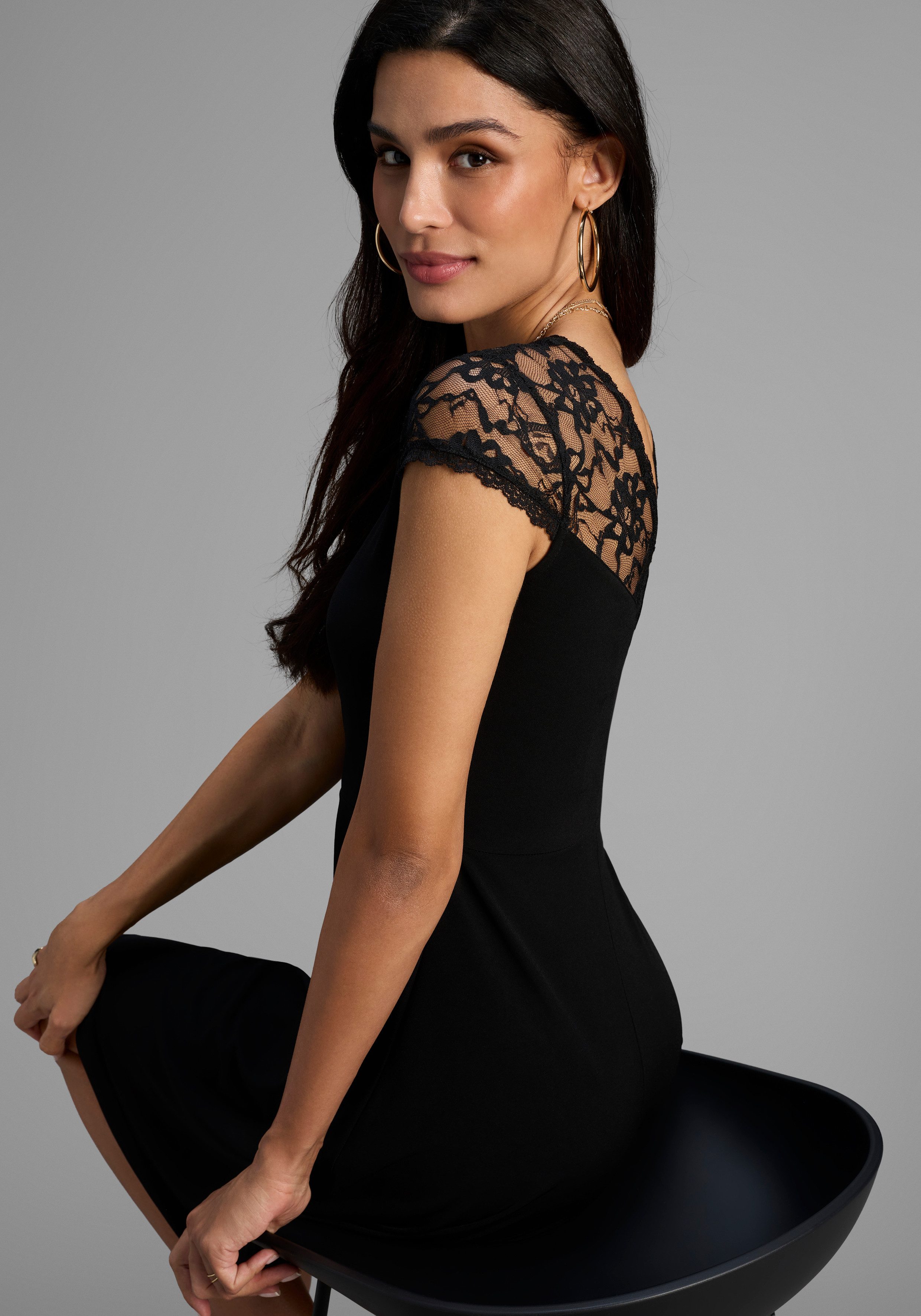 Melrose Sommerkleid für festliche Anlässe, kurzes Kleid, romantischer Stil, Spitze – Bild 3 von 5