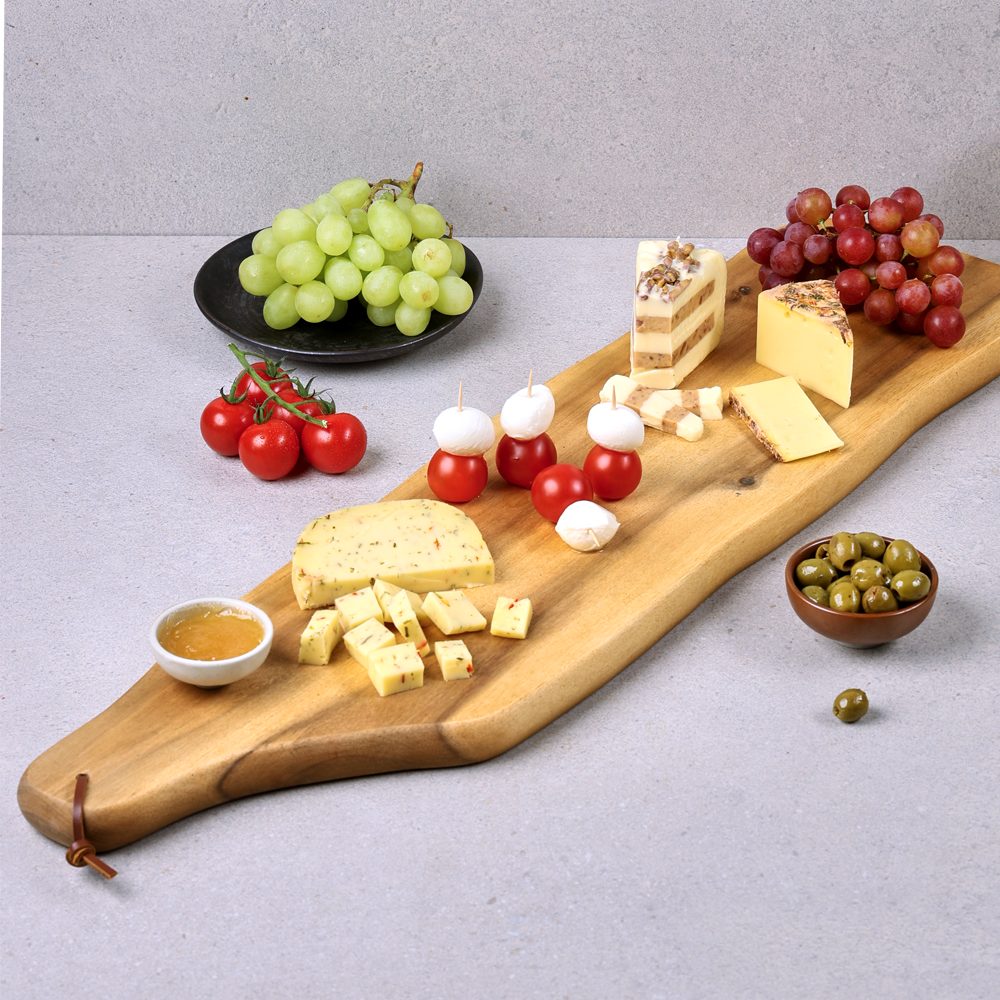 KESPER® Servierbrett mit Griff und Lederband zum Aufhängen, Akazienholz, (1-St), aus FSC-zertifiziertem Akazienholz