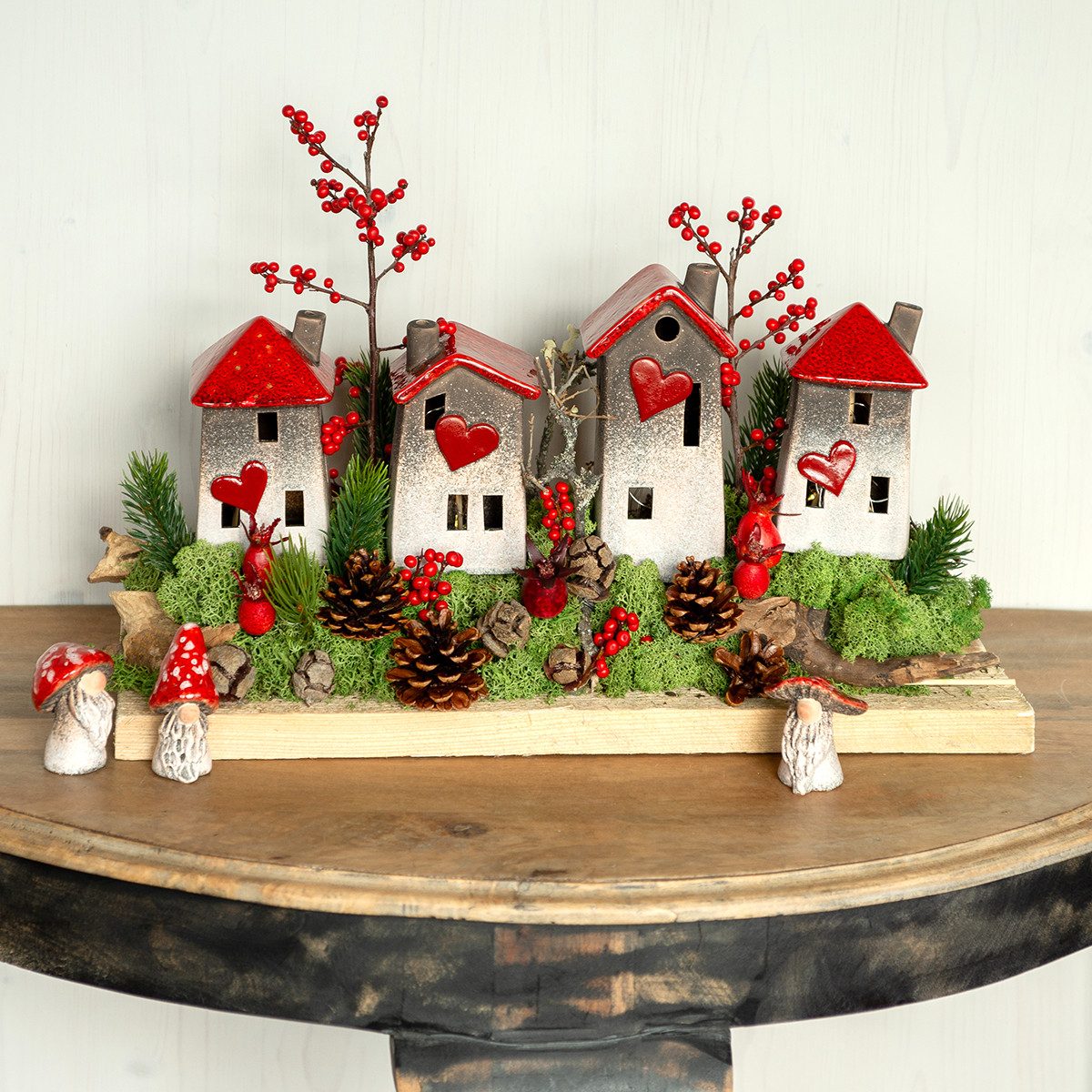 Florists Products Weihnachtsmann Romantische Keramik-Häuser Herzmotiv Deko-Set 11cm 3er Set, 3 Stück