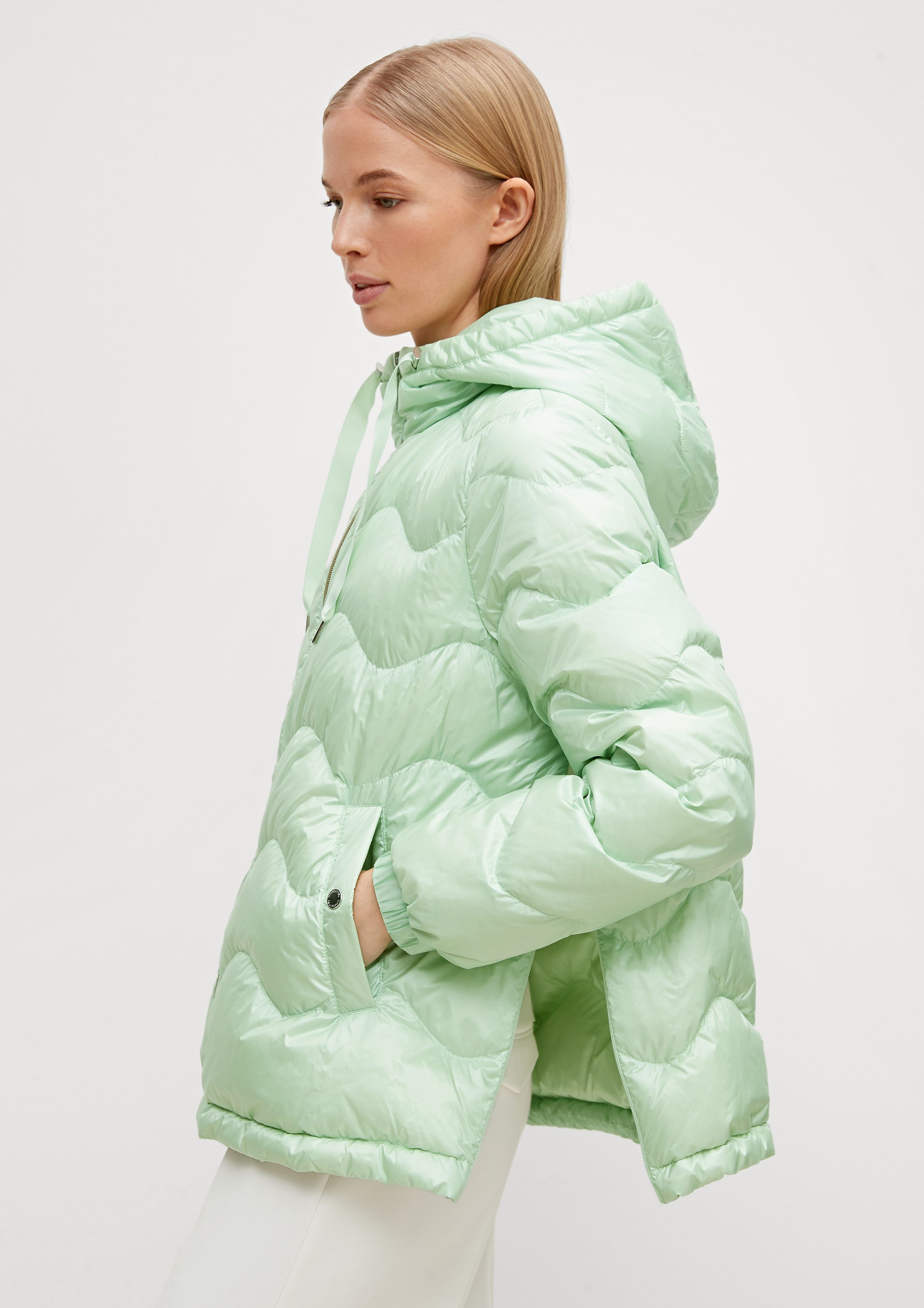 Comma Kurzjacke mit salbeigrün Kapuzenjacke Steppung