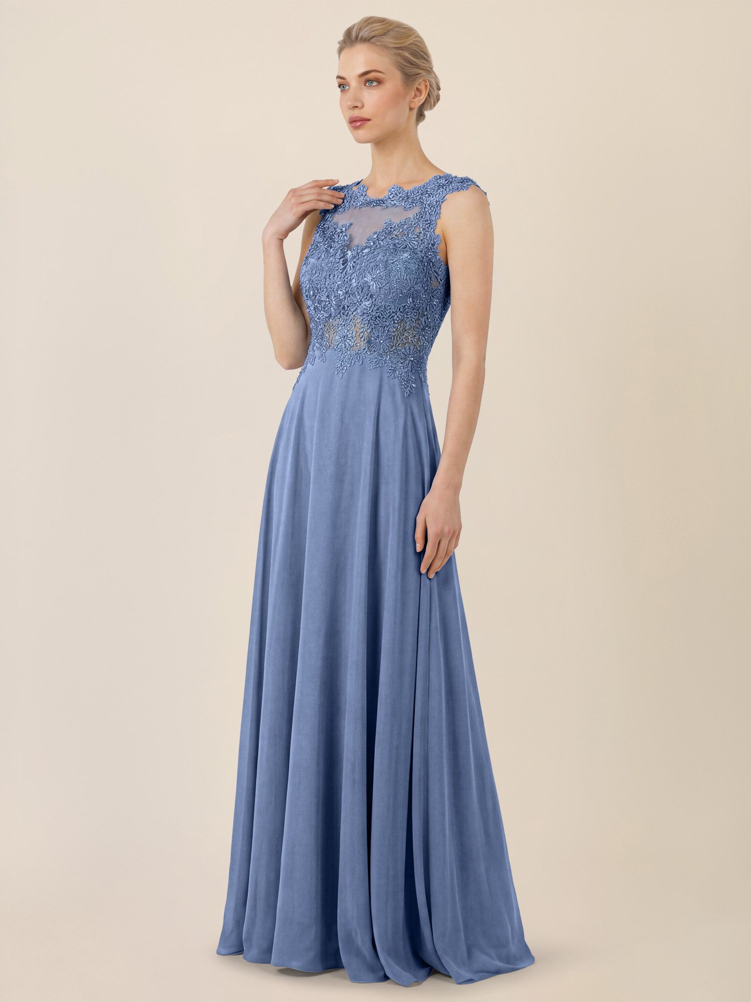 Apart Abendkleid mit floraler Spitze und fließendem Rock