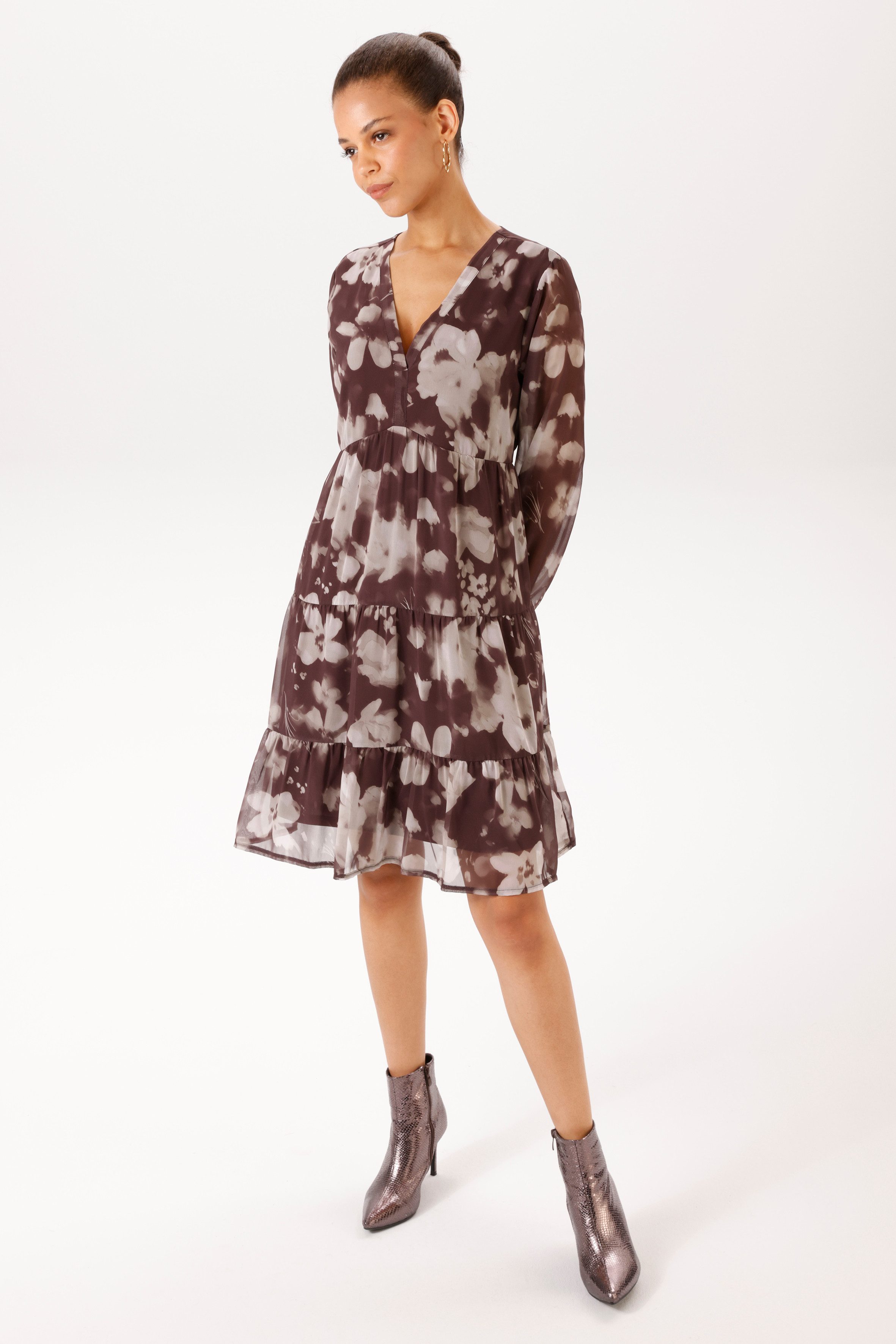 Aniston CASUAL Blusenkleid mit grafischen Batik-Blumen bedruckt - NEUE KOLLEKTION – Bild 4 von 5
