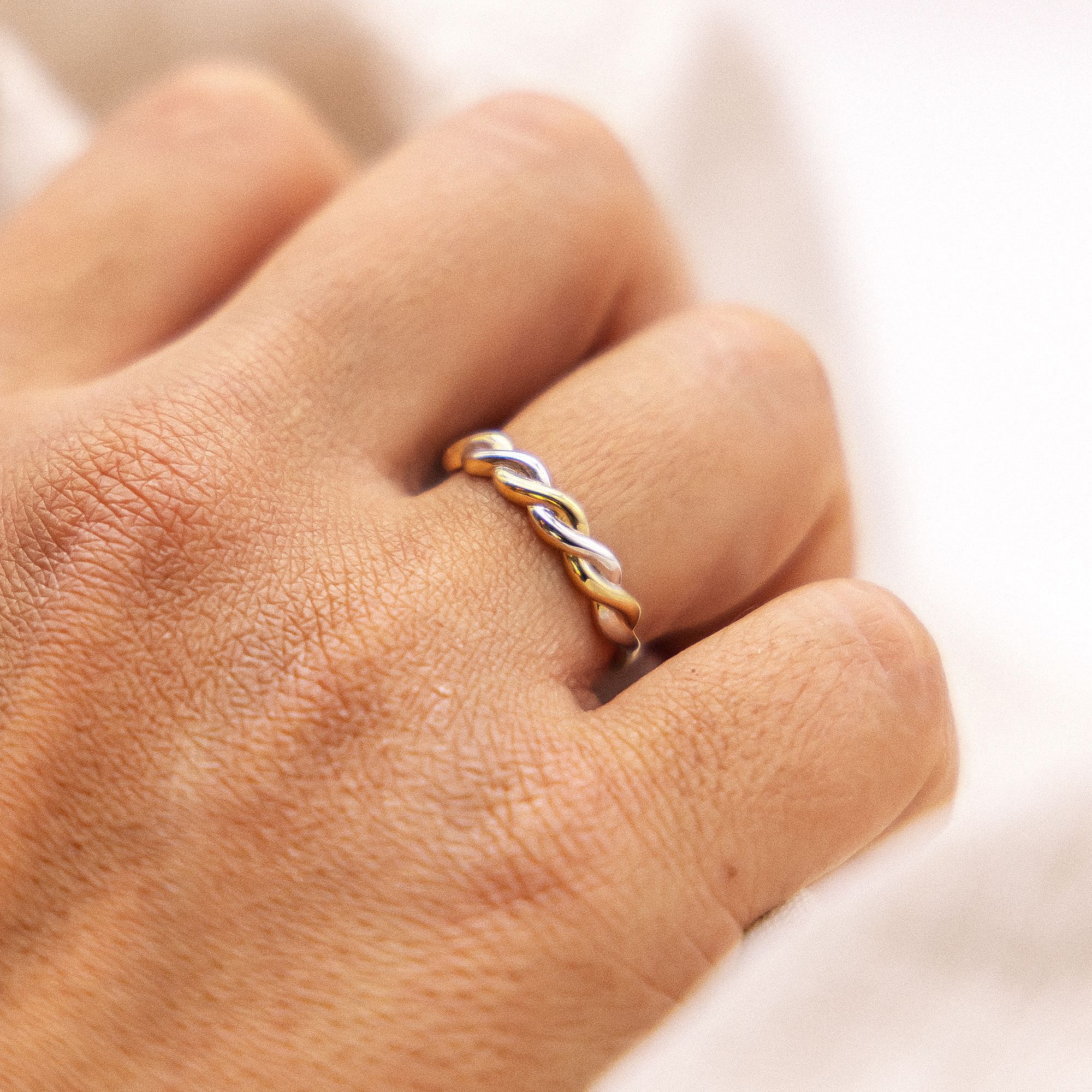 Fascination by Ellen K. Fingerring 375 Gelbgold zweifarbig geschwungen