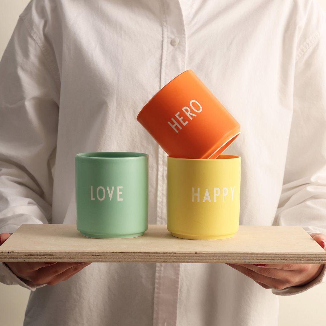 suebidou Becher Porzellanbecher Designbecher farbenfrohe Statement-Tasse, nachhaltig, kreativ