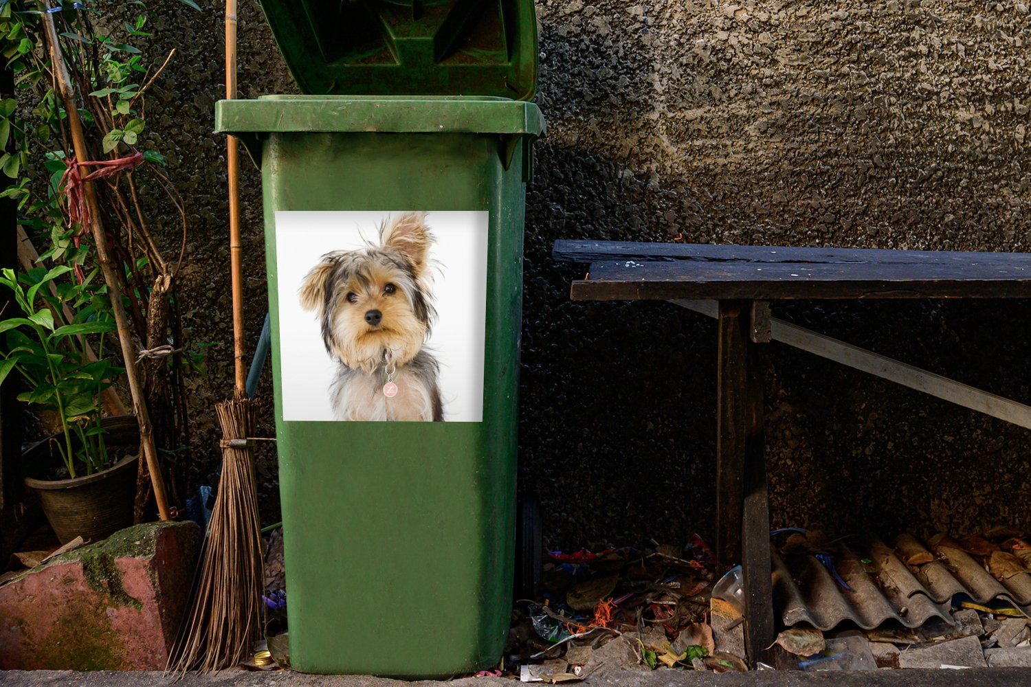 MuchoWow Wandsticker Porträt eines Container, Mülleimer-aufkleber, Yorkshire-Terriers Abfalbehälter Sticker, St), Mülltonne, (1