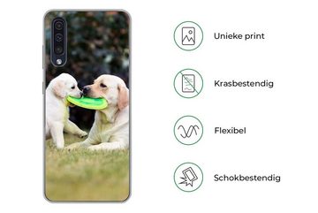 MuchoWow Handyhülle Hund mit seinem Welpen und einem Frisbee, Handyhülle Samsung Galaxy A30s, Smartphone-Bumper, Print, Handy