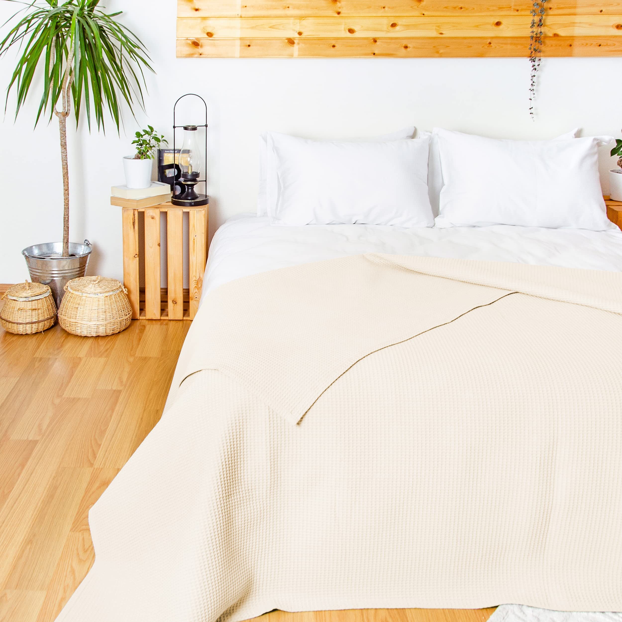 Laynenburg Tagesdecke Waffelpique aus 100% Baumwolle – Baumwolldecke, Kuscheldecke, Wohndecke als Sommerdecke, Bett-Überwurf, Couch-Überwurf, Sofa-Decke