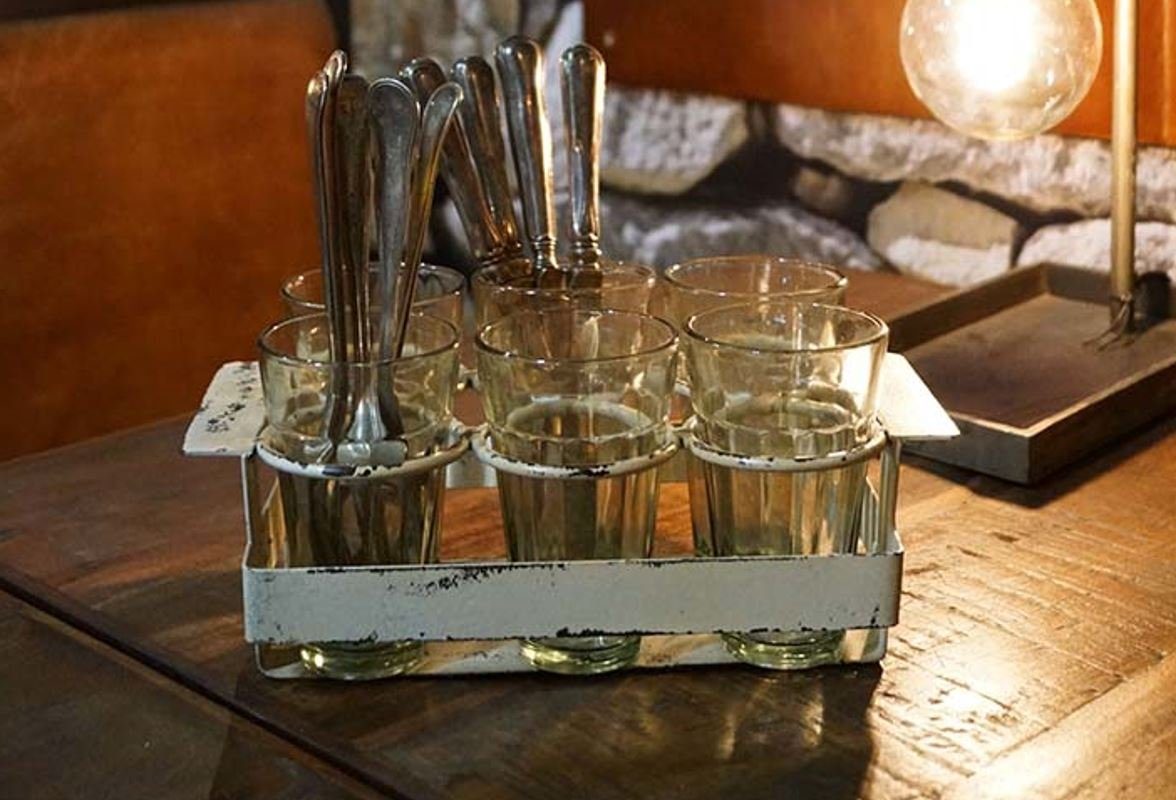 Gläser-Set Glashalter mit 6 Gläser Metall Antikweiß Trademark L 29cm D16038