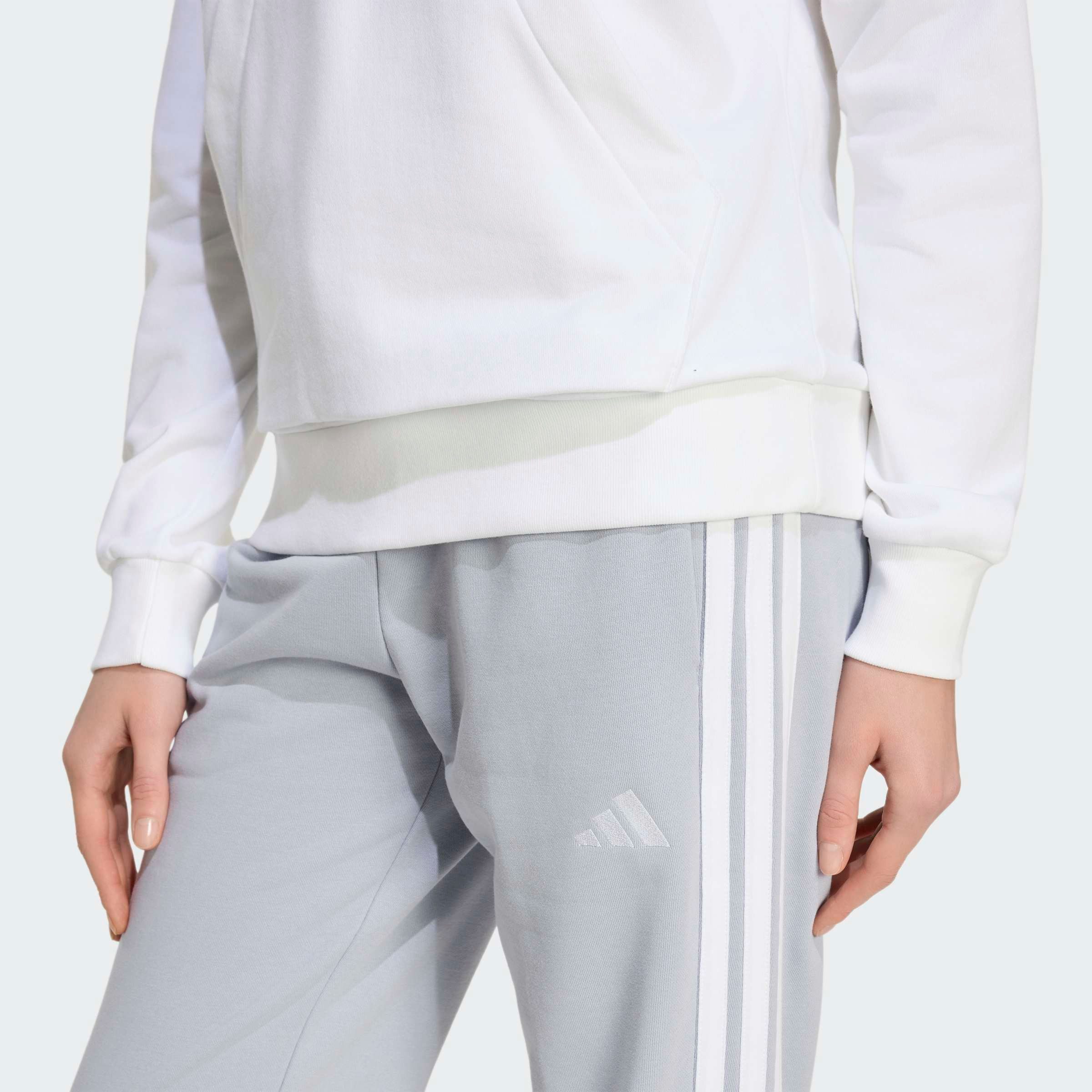 adidas Sportswear Sporthose ESSENTIALS 3-STREIFEN FRENCH TERRY CUFFED Reguläre Passform, mittelhoher Bund, weiches French Terry Material