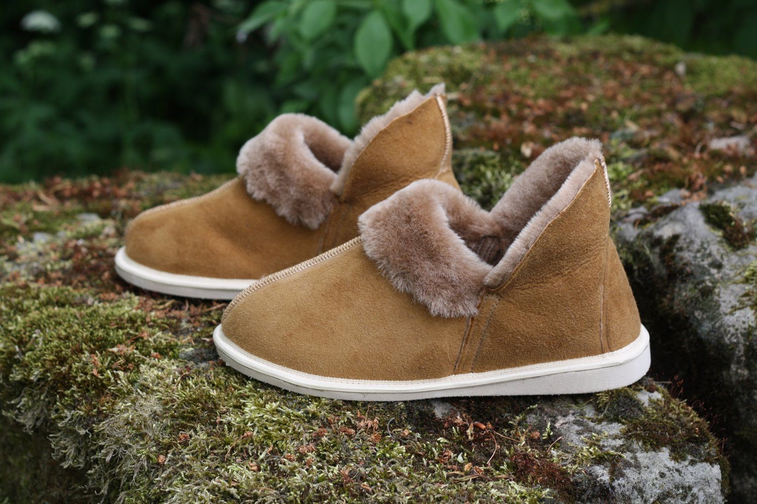 Hollert Hausschuh Kanada Hüttenschuhe Fellschuhe Echtleder Merino Schaffell warm & atmungsaktiv