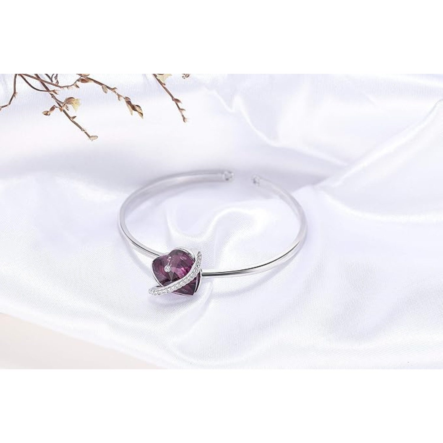 Lisandra Scott Armreif verstellbar mit funkelnden Herz Stein Kristallen - Armband für Damen, Funkelnder Herz-Armreif – verstellbar, edel & ideal als Geschenk