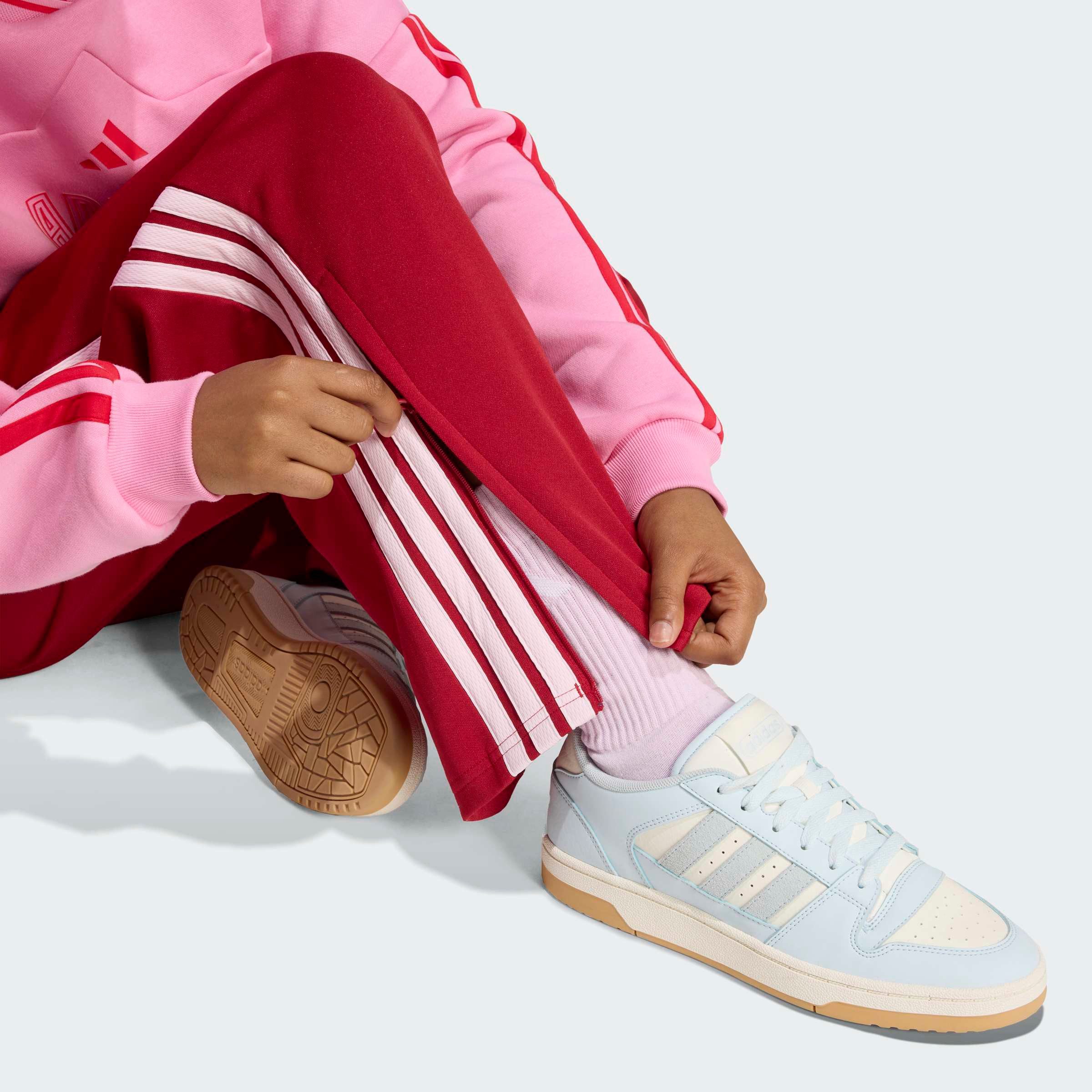 adidas Sportswear Sporthose HOUSE OF TIRO, WEITES BEIN sportlicher Stil, für Training und Freizeit, mit Kordelverschluss