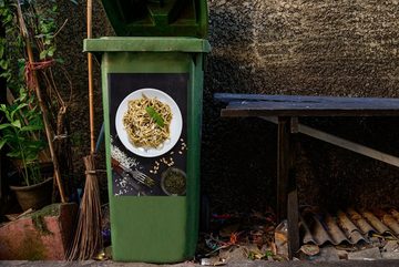 MuchoWow Wandsticker Italienische Nudeln mit Pesto und Käse (1 St), Mülleimer-aufkleber, Mülltonne, Sticker, Container, Abfalbehälter