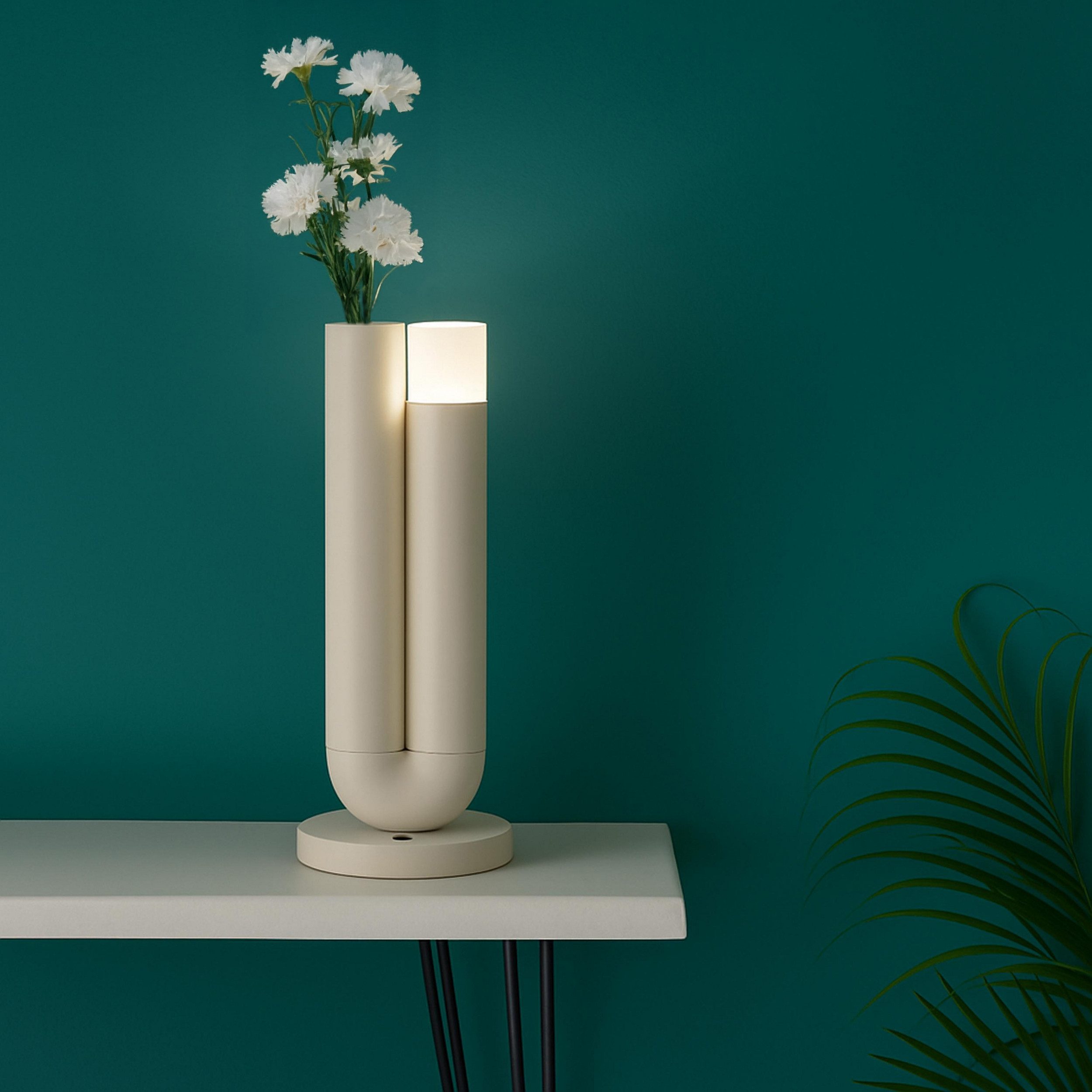 Lightbox Tischleuchte, LED fest integriert, Warmweiß, LED Akku-Tischlampe mit Vase, 27 cm, Wireless Charging, beige